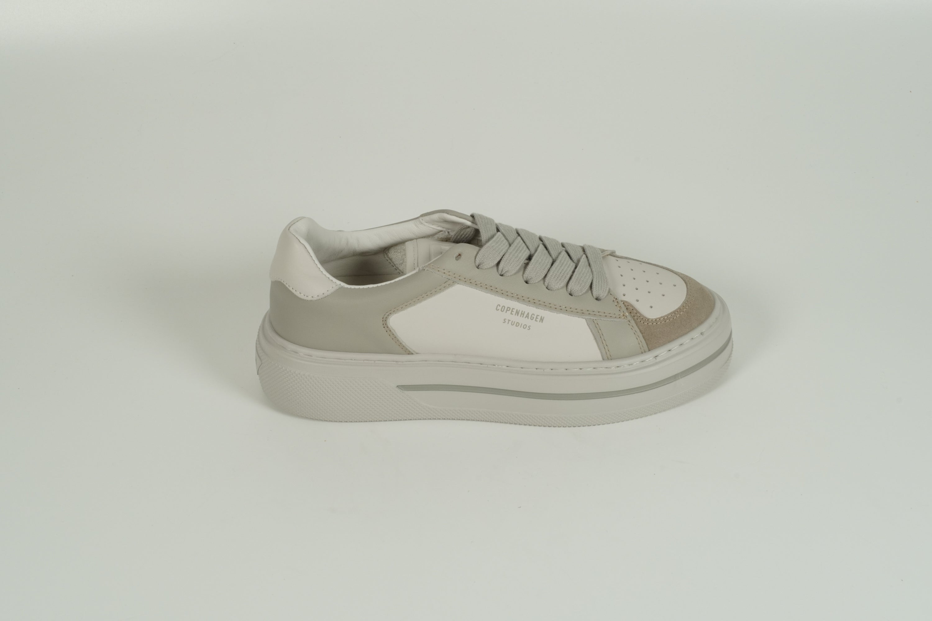 Baskets beiges