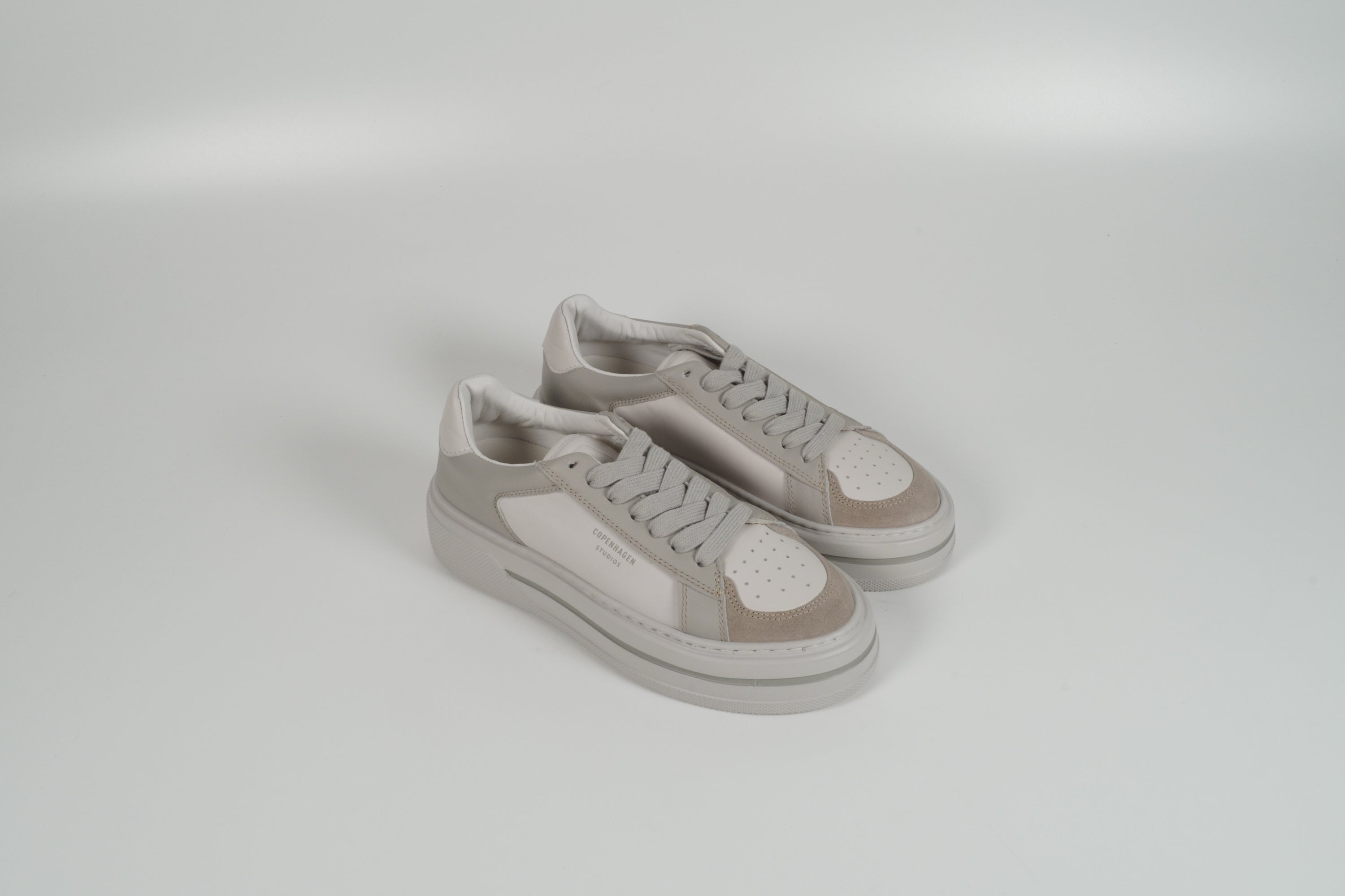 Baskets beiges