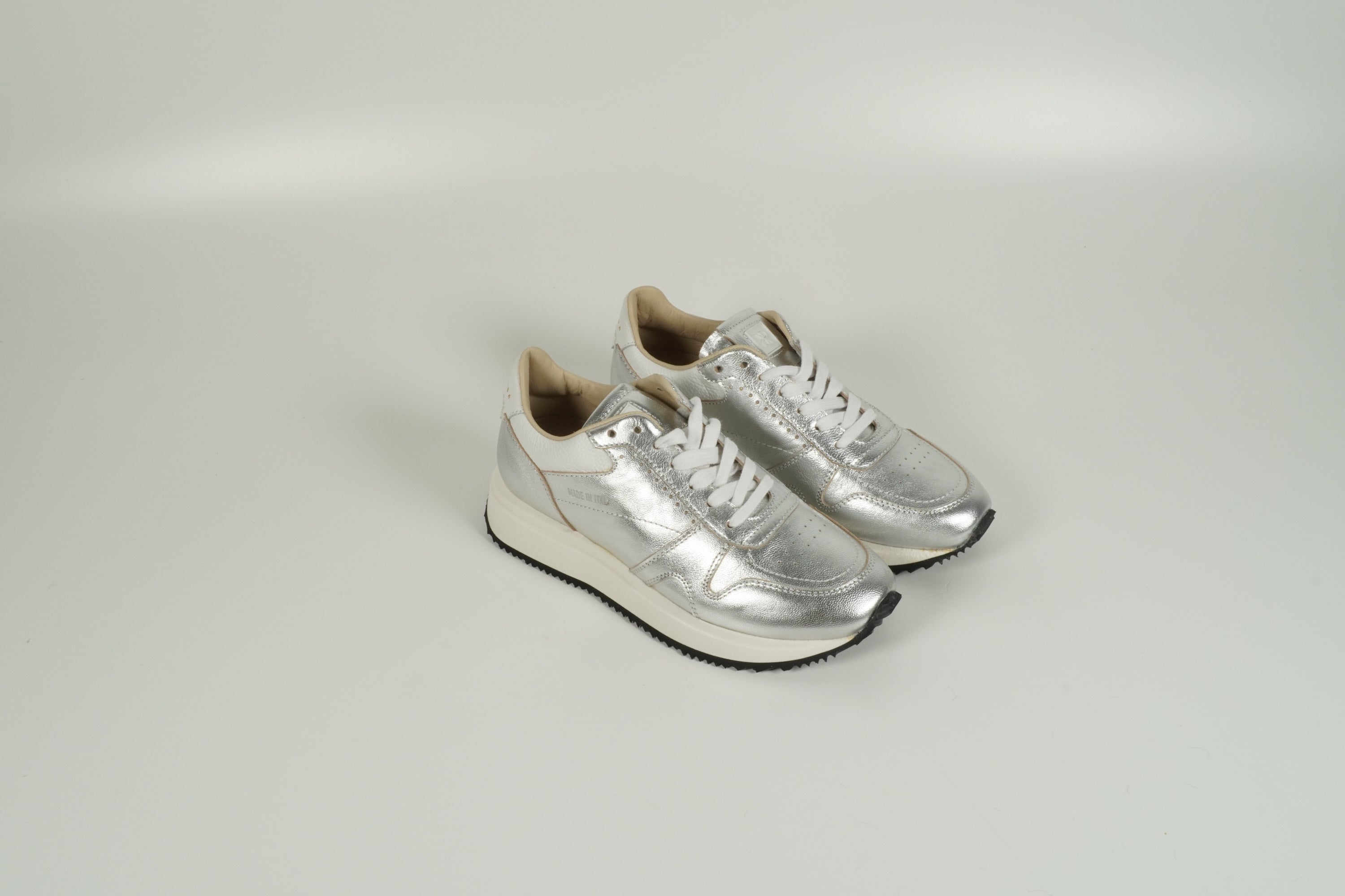 Sneaker Silber