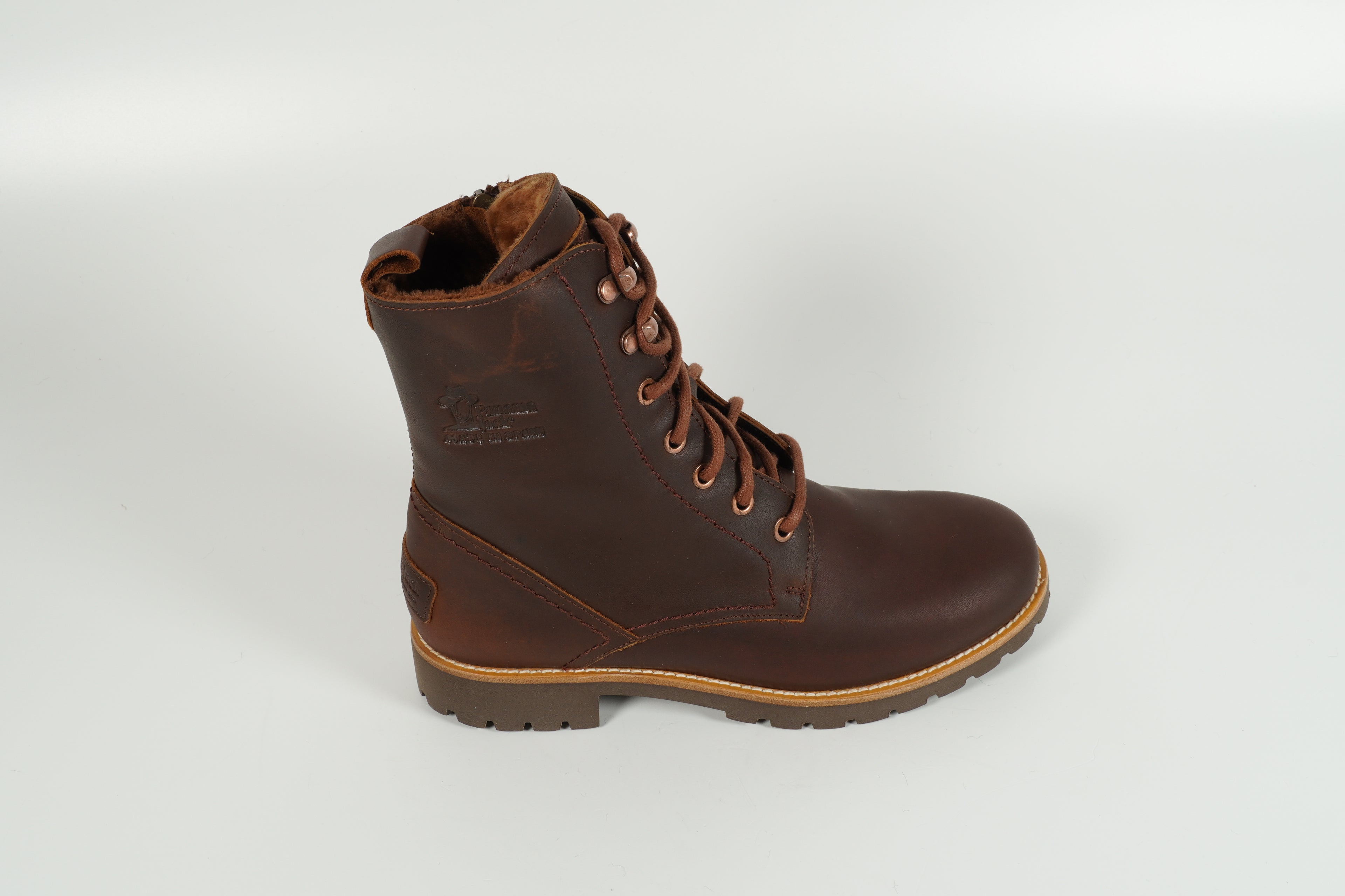 Boot Braun