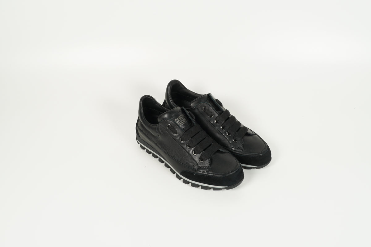 Sneaker Schwarz