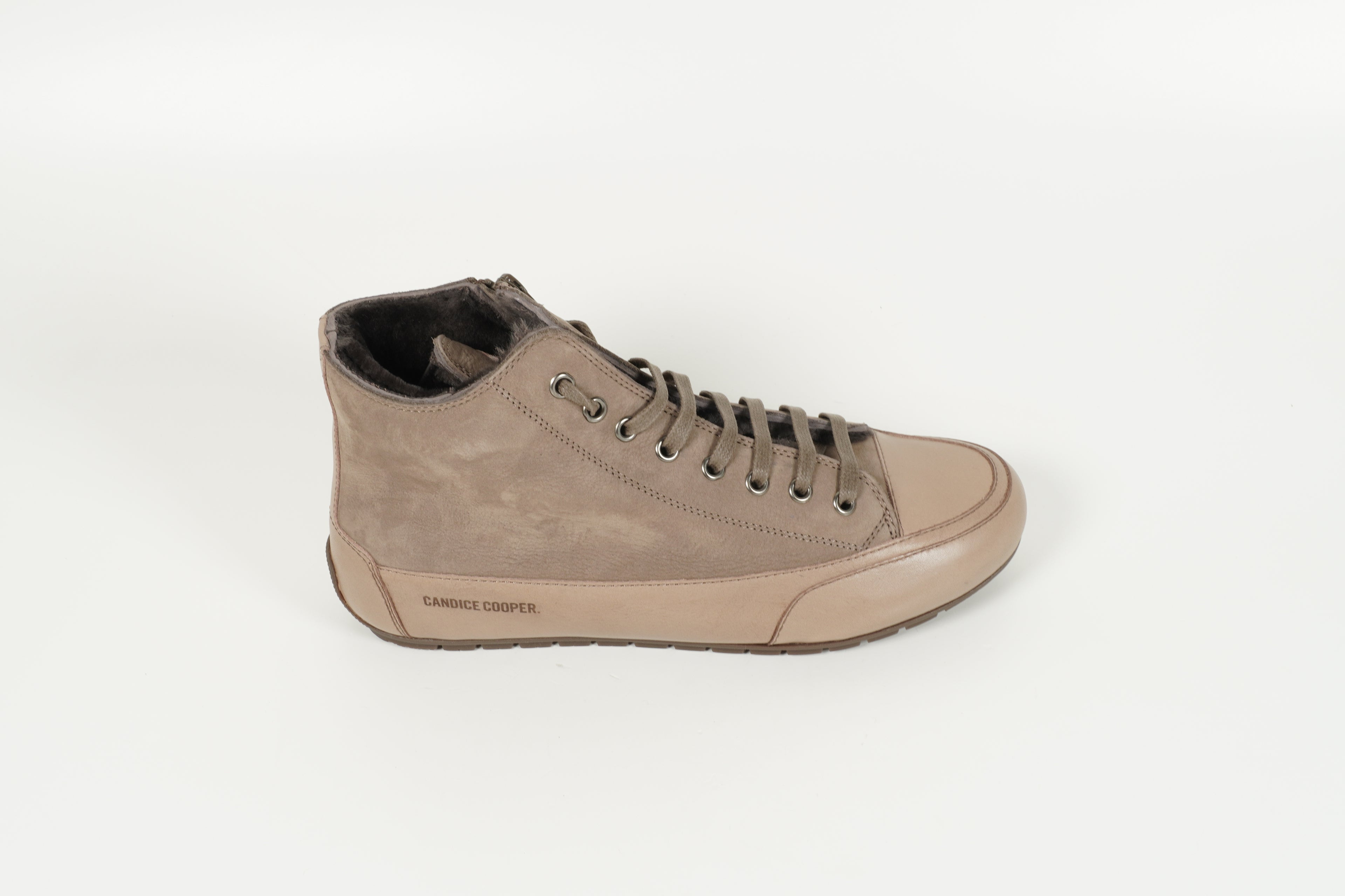 Baskets grises