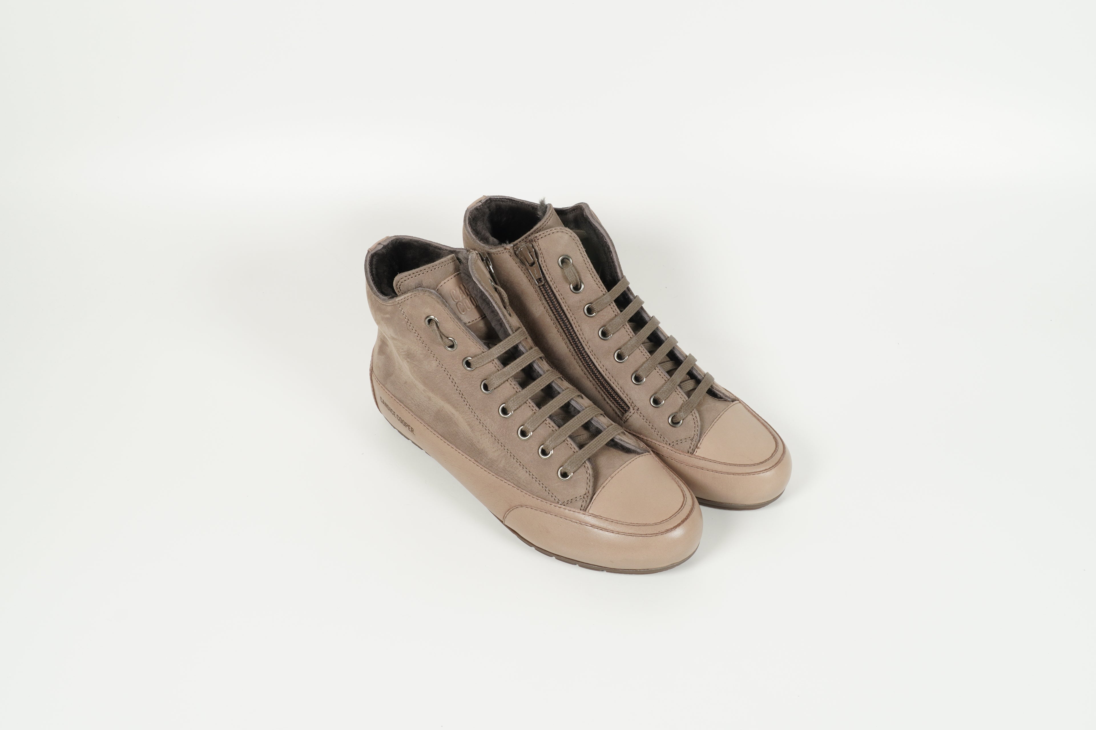 Baskets grises