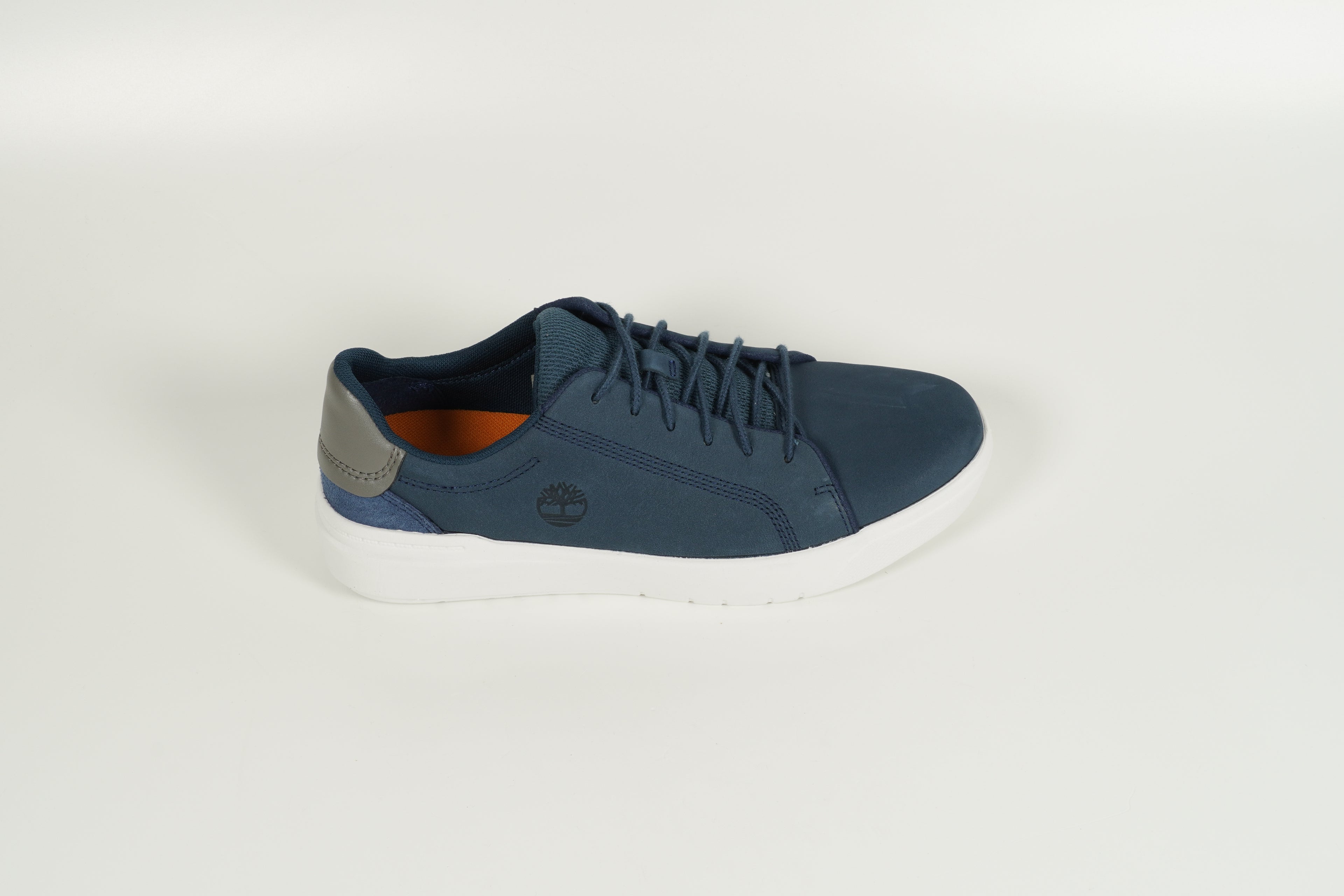 Baskets bleues