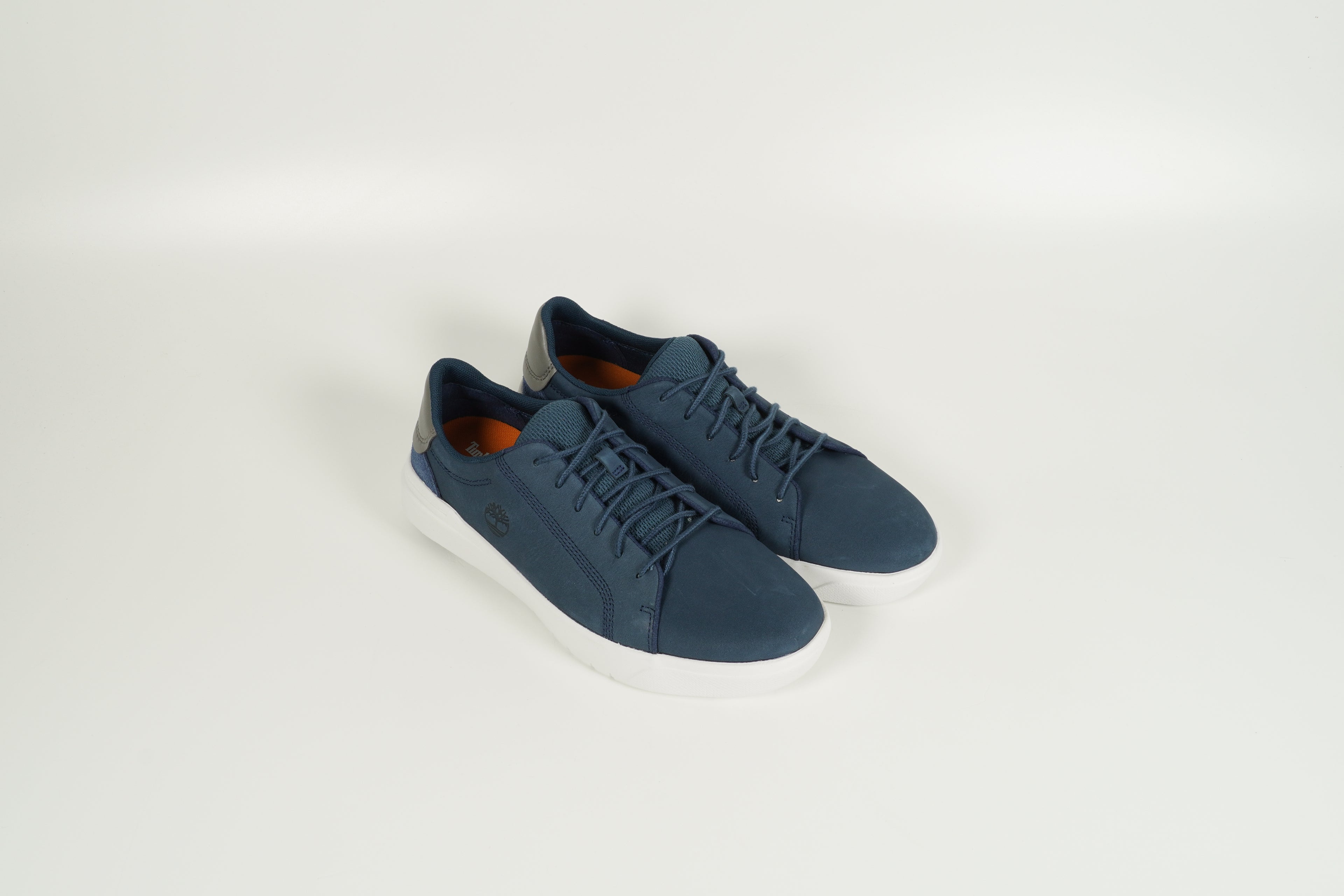 Baskets bleues