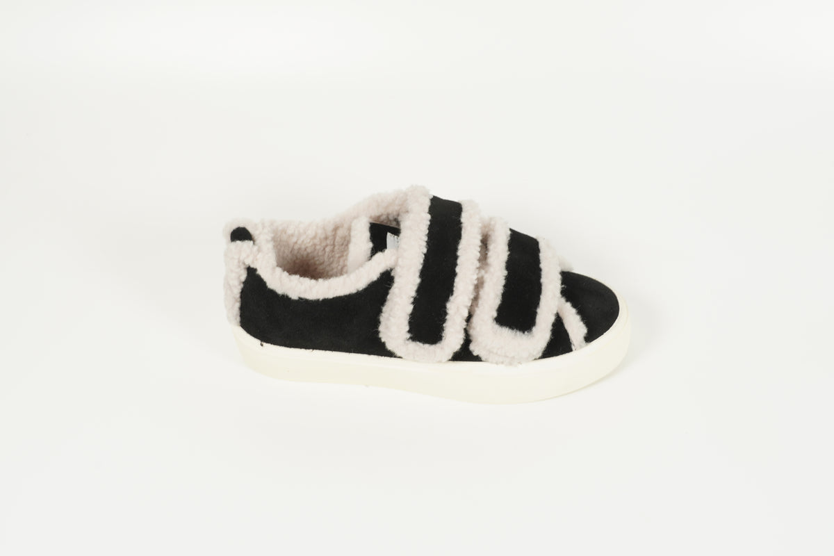 Black lined sneakers