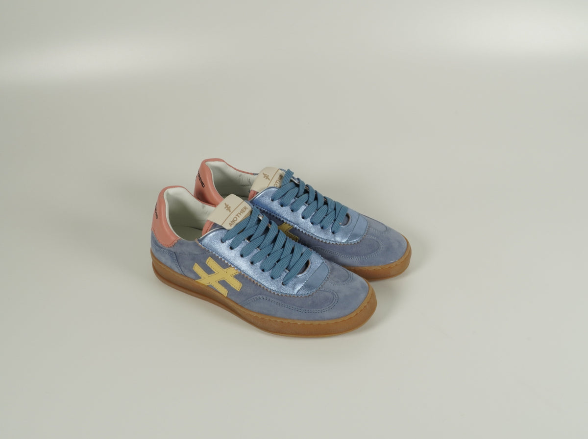 Baskets bleues