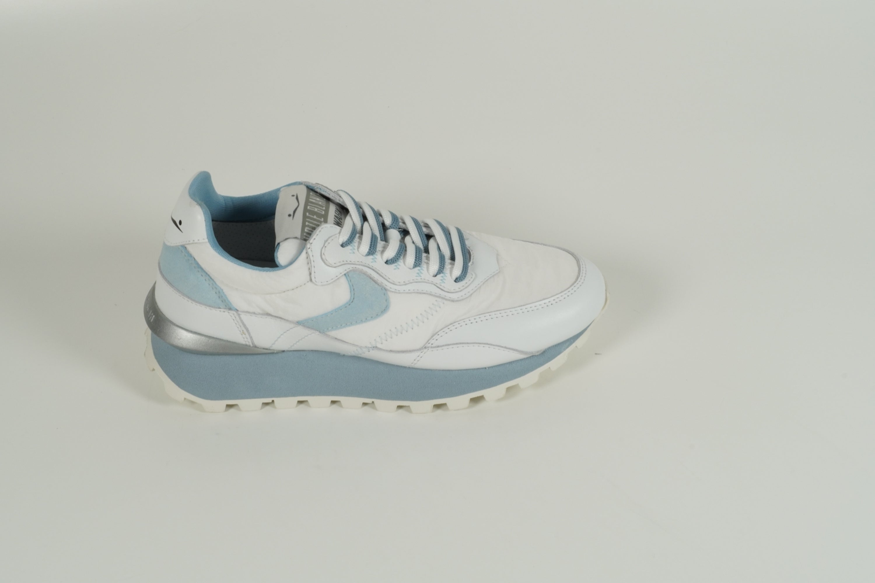 Baskets bleu clair