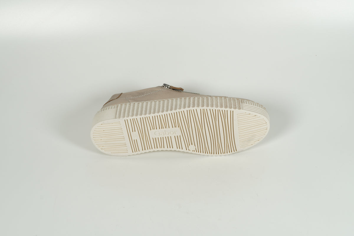 Baskets dorées
