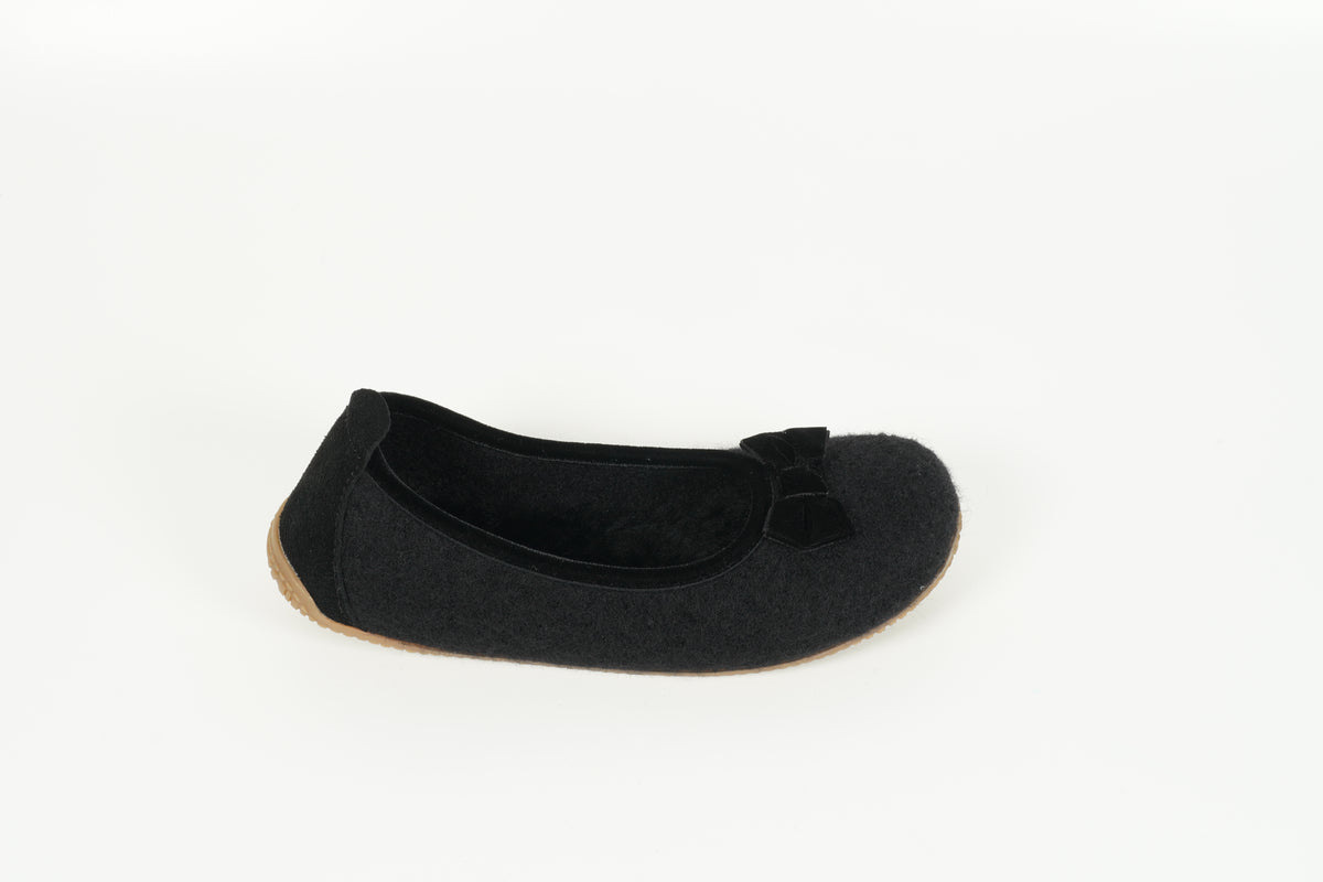 Black slippers