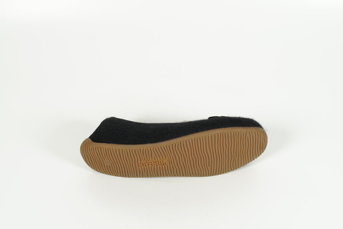 Black slippers