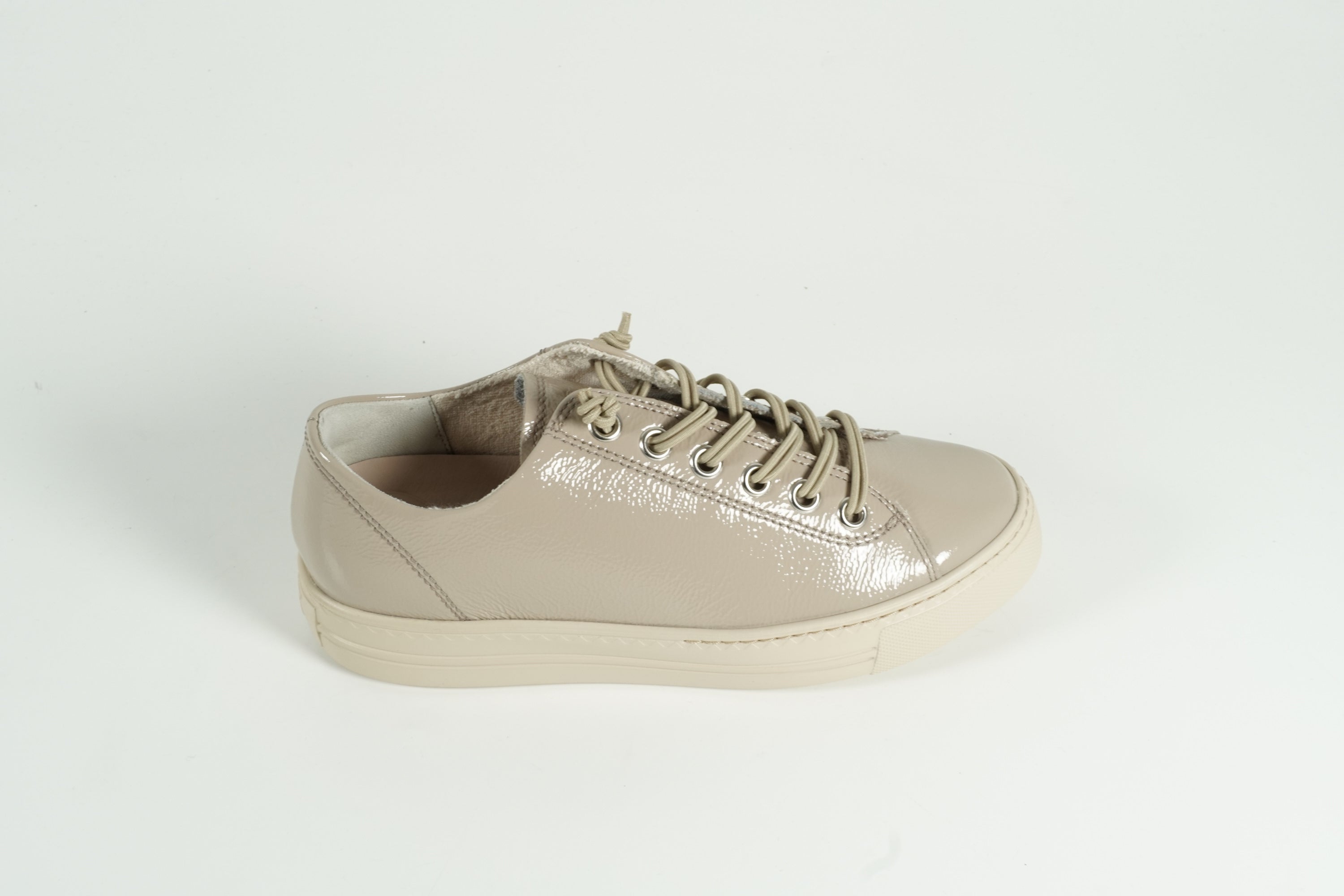 Baskets beiges