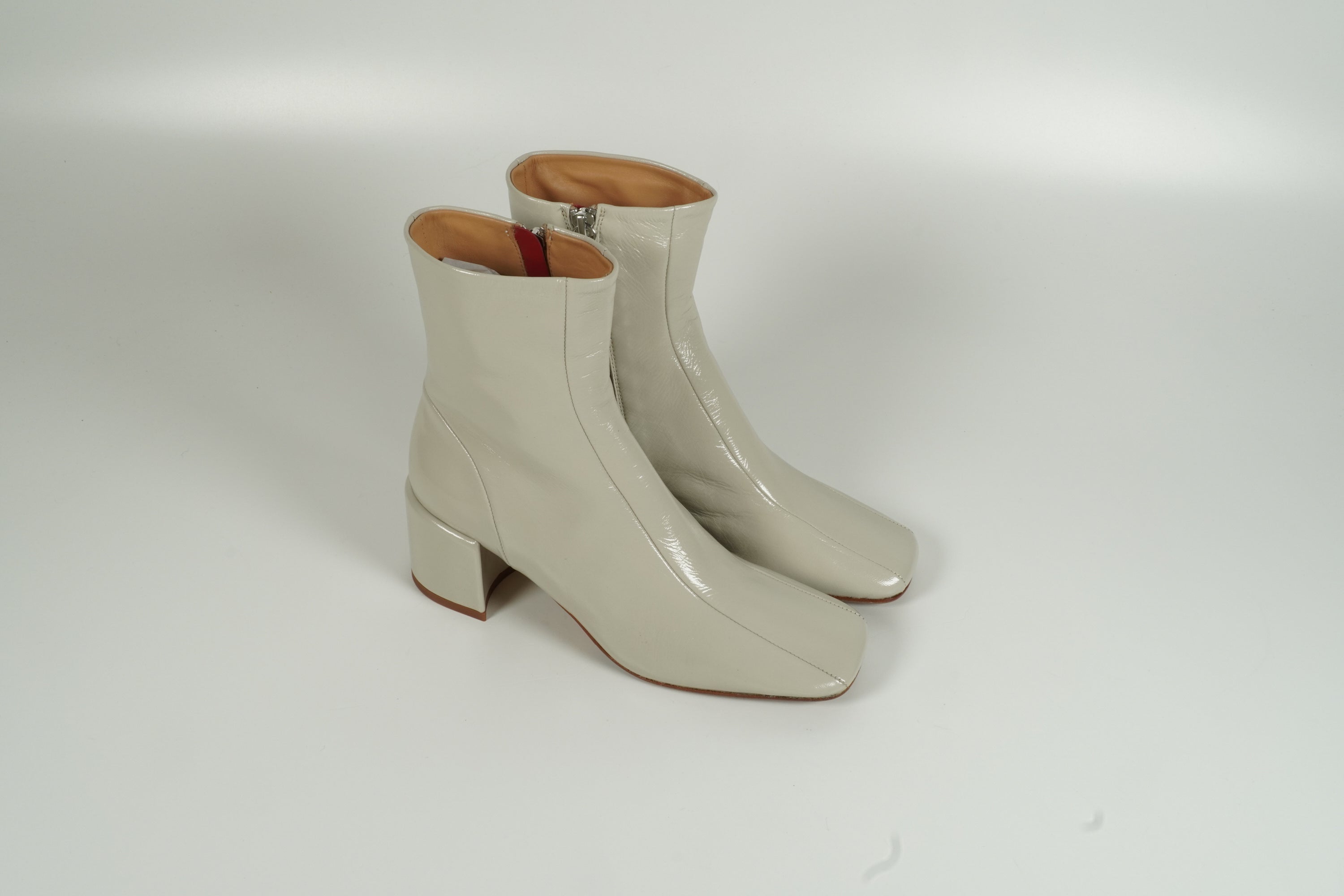 ankle boots white