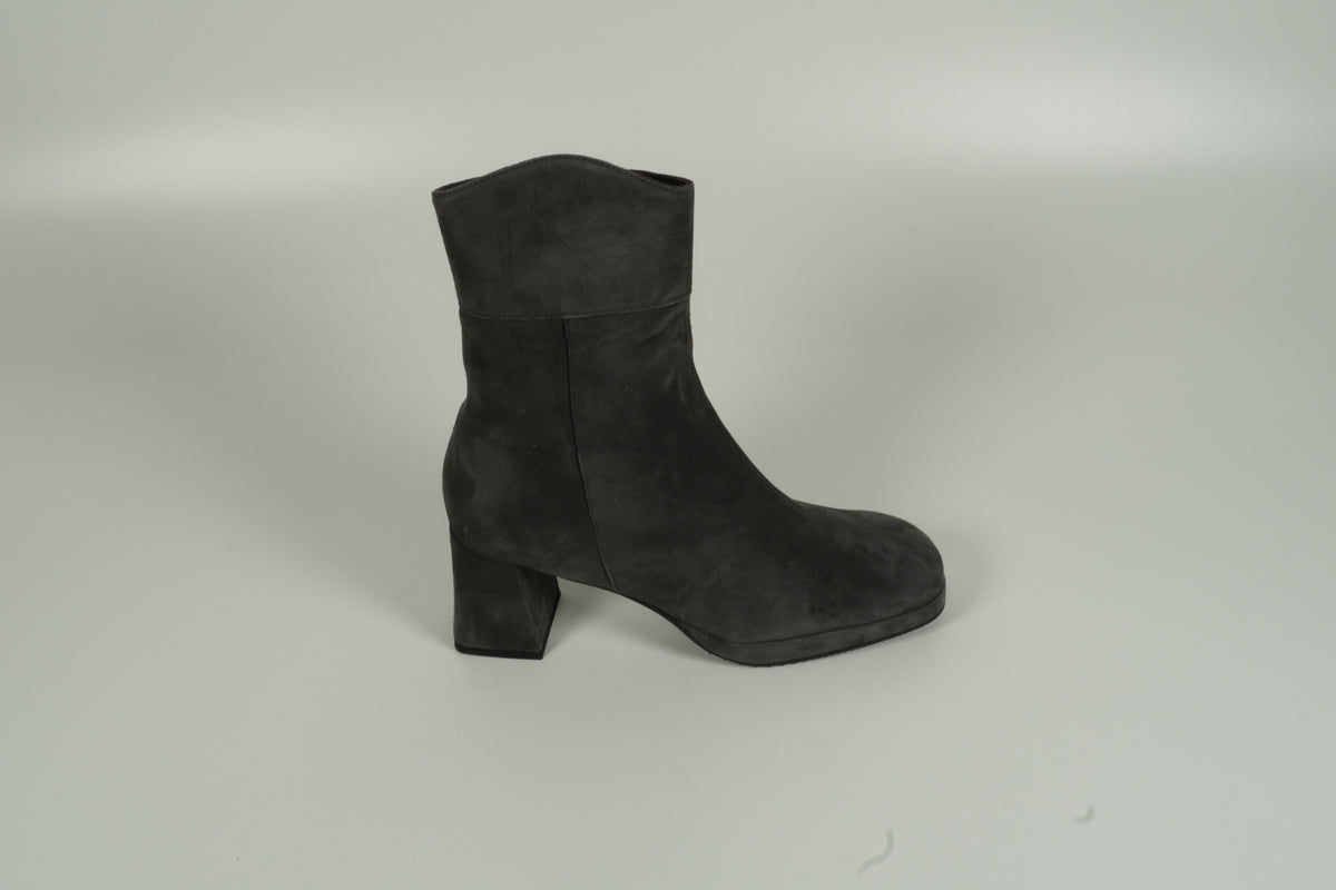 ankle boots gray