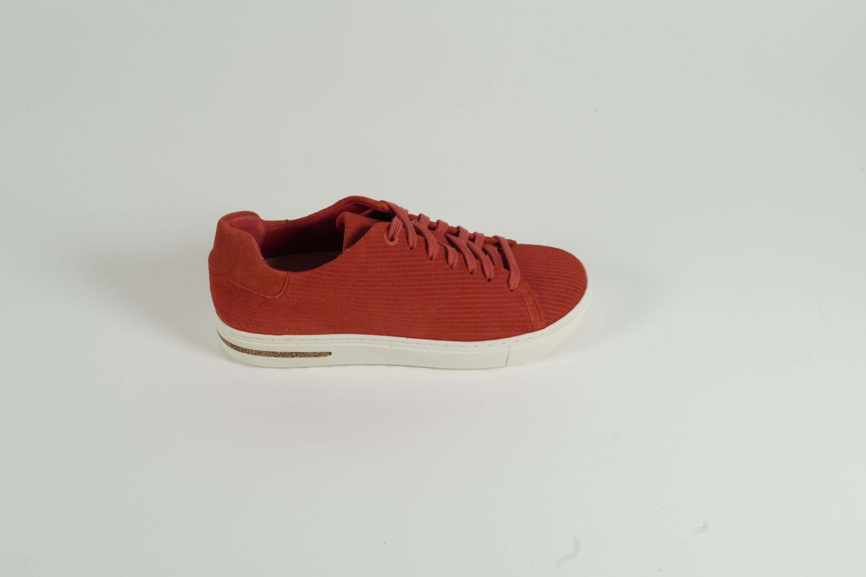 Baskets rouges