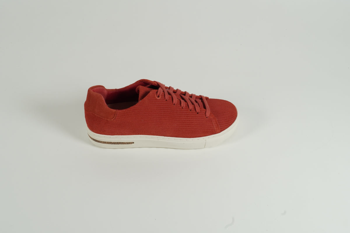Baskets rouges