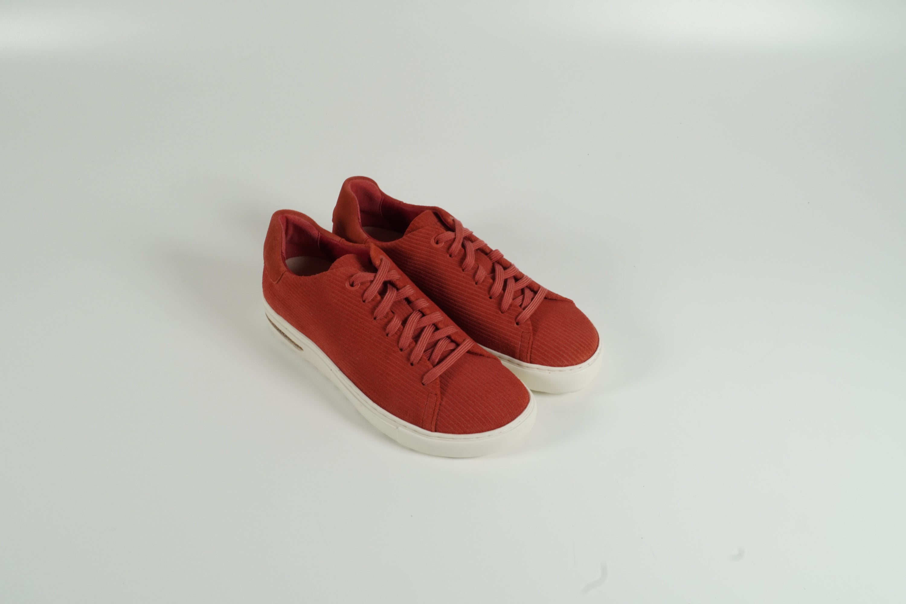 Baskets rouges