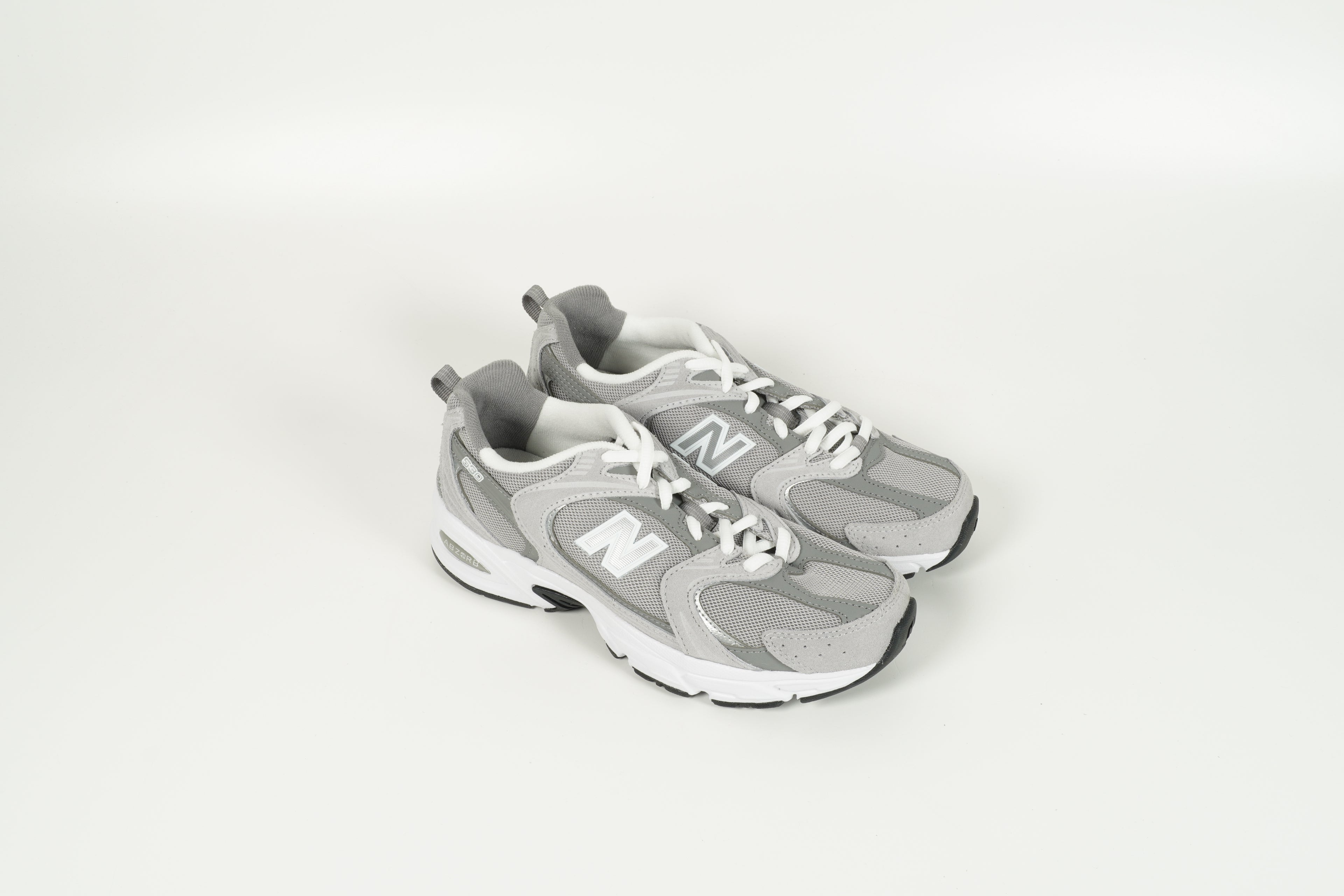 Sneaker Grau 530