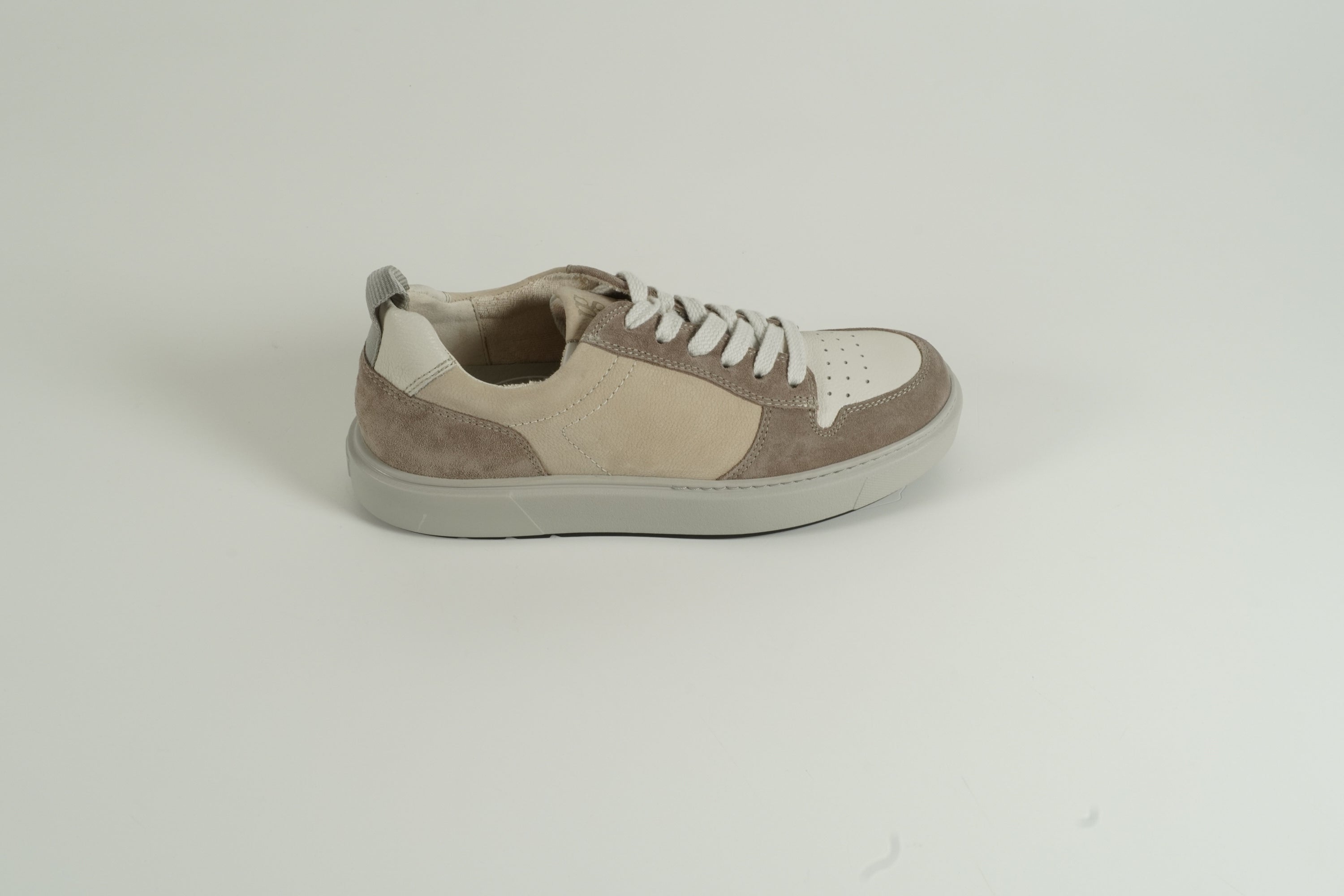 Baskets beiges