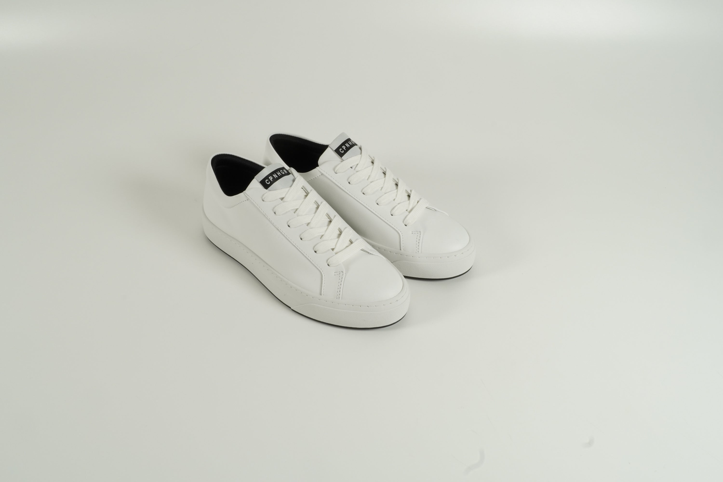 Sneaker White