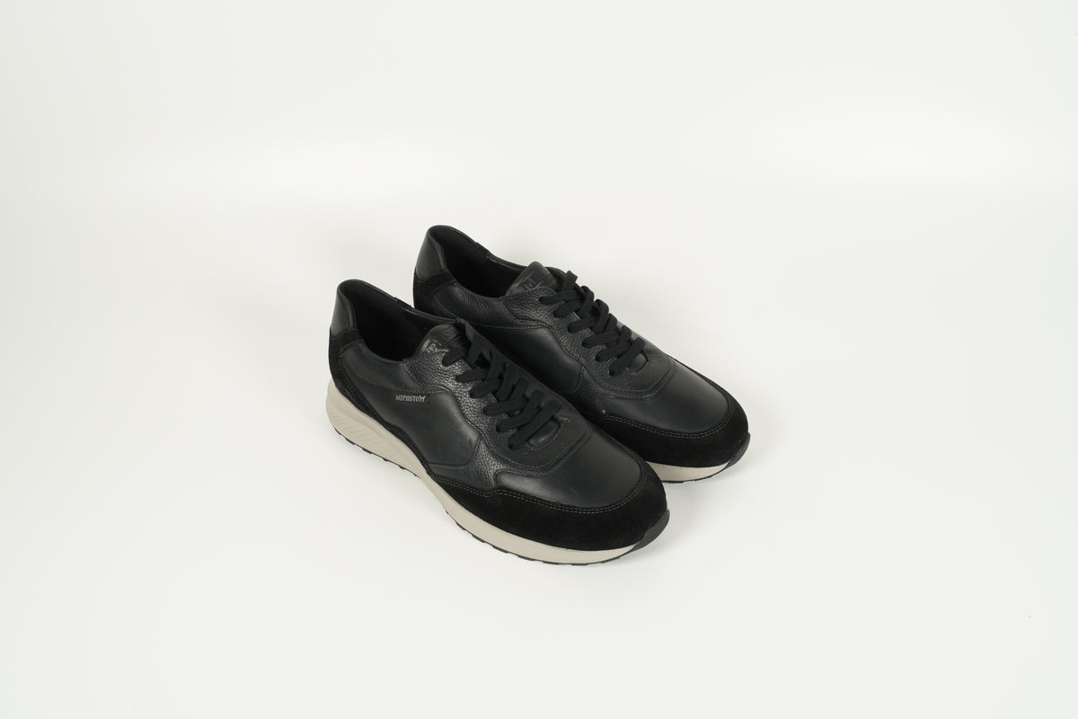 Sneaker Schwarz