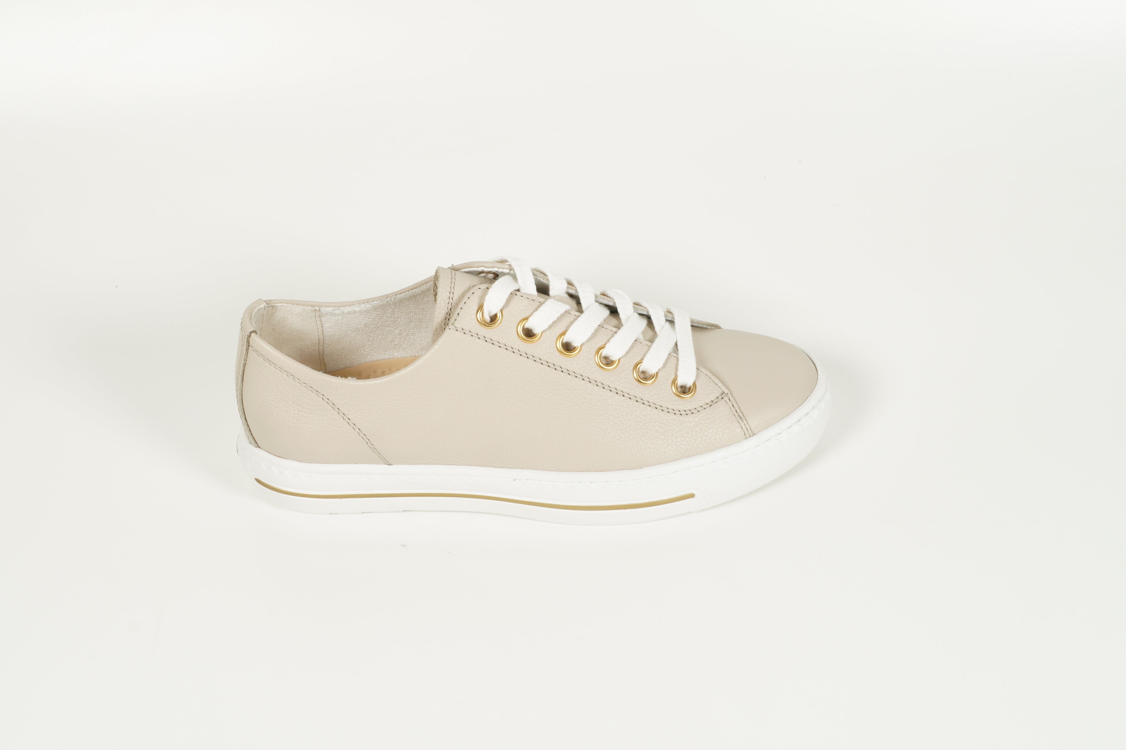 Baskets beiges