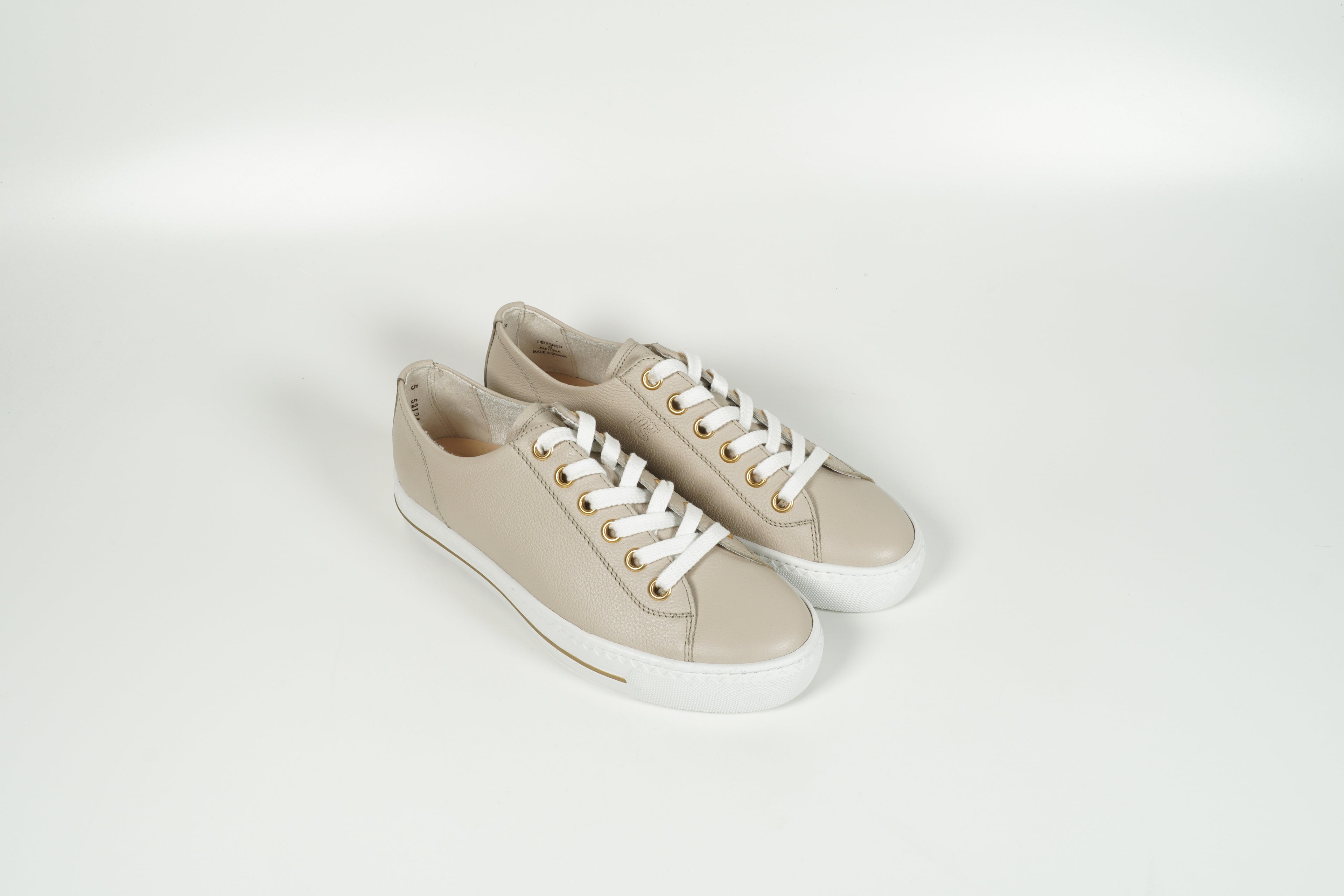 Baskets beiges