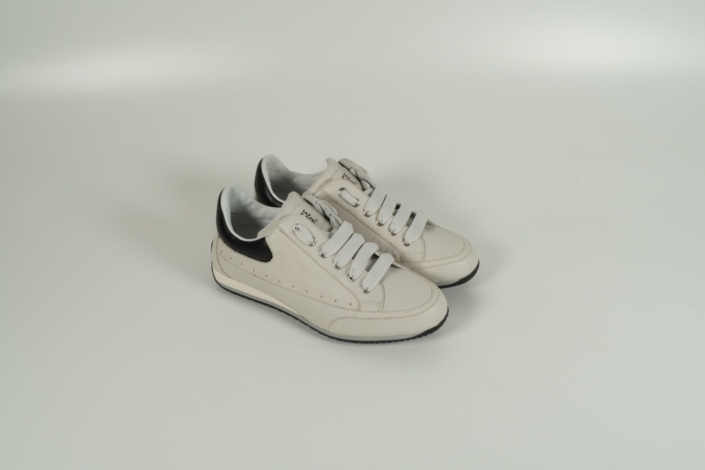 Sneaker White