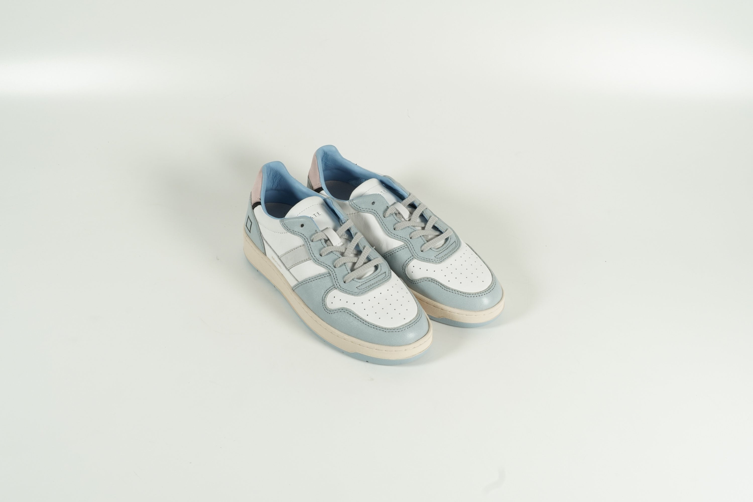 Baskets bleues