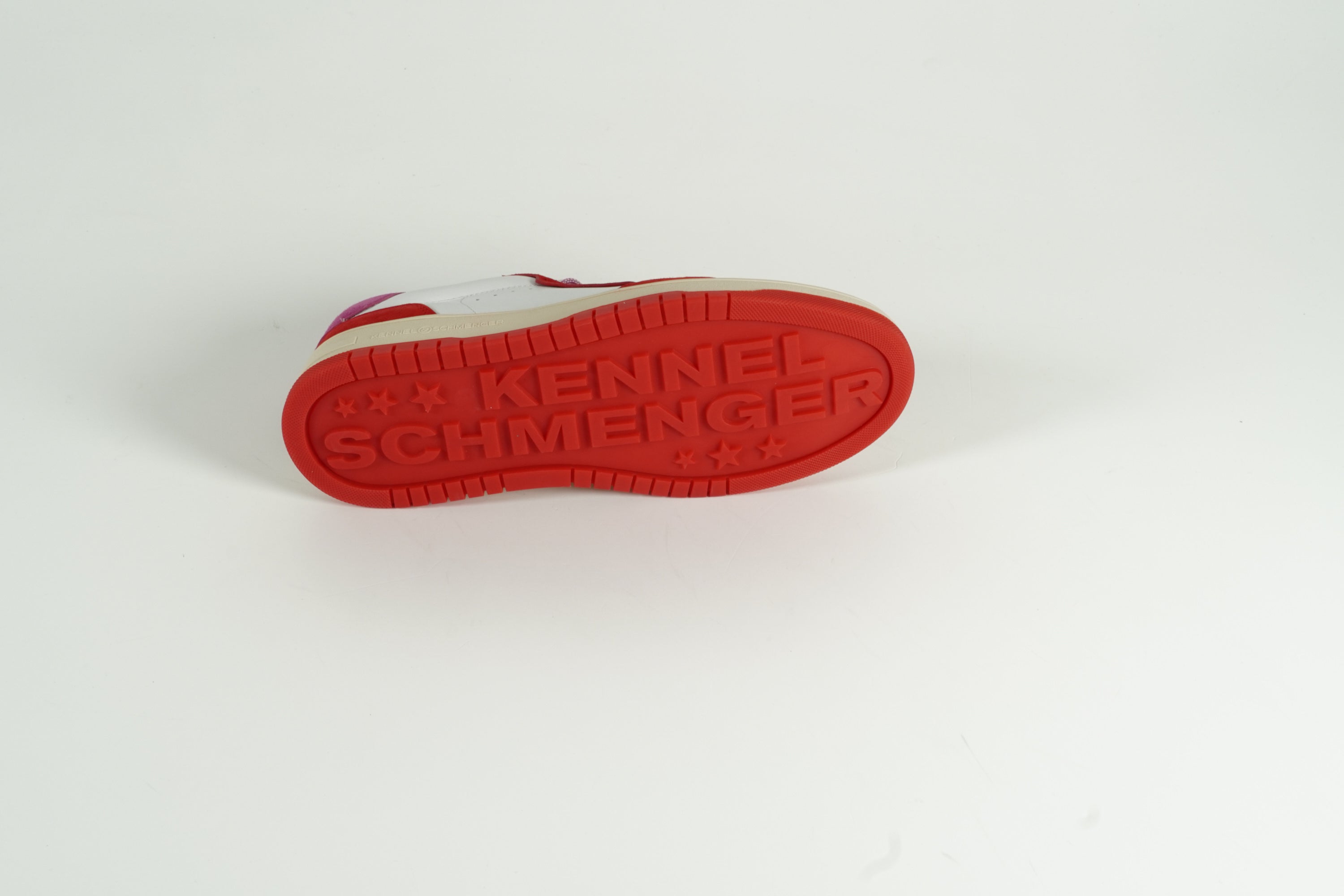 Baskets rouges