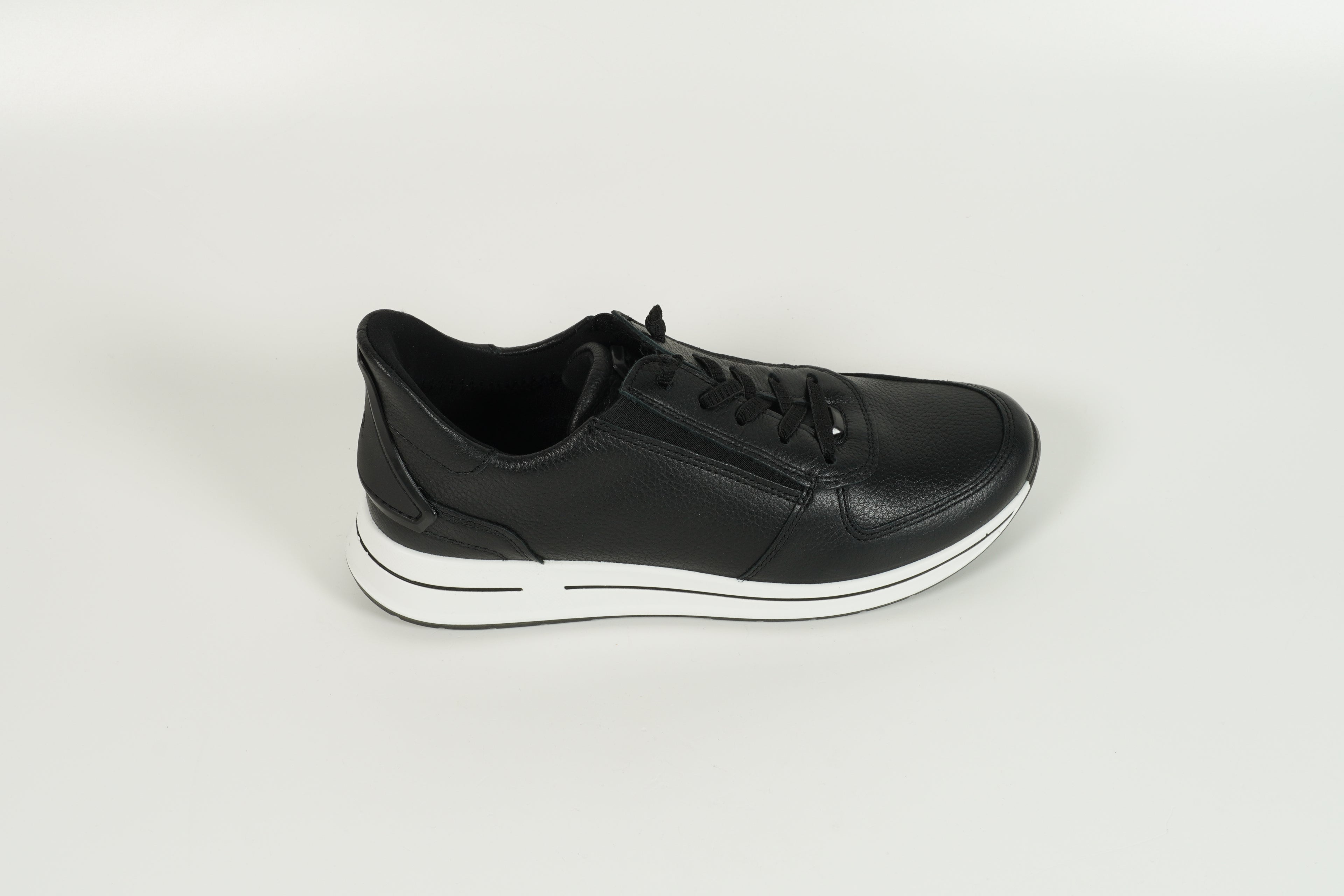 Sneaker Schwarz