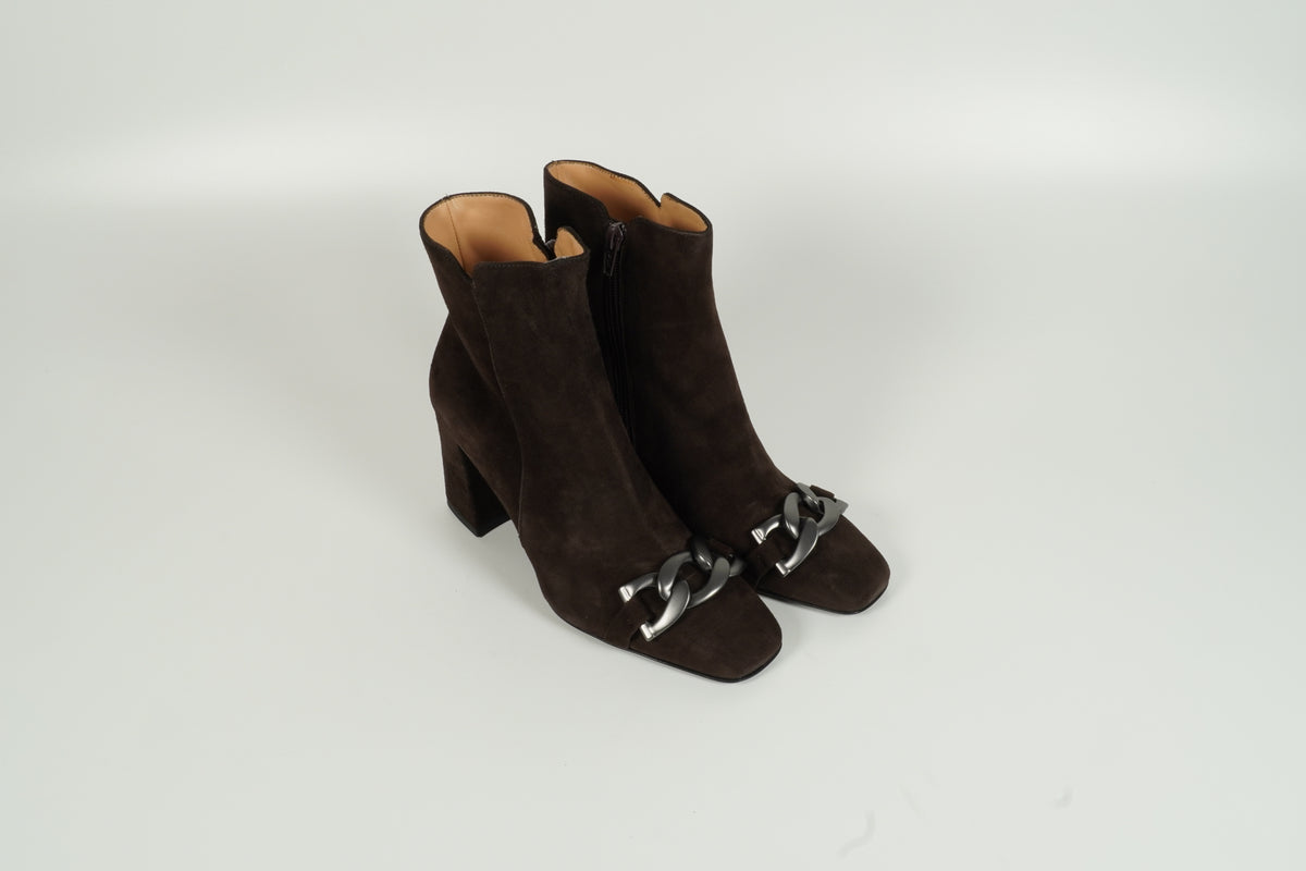 ankle boots brown