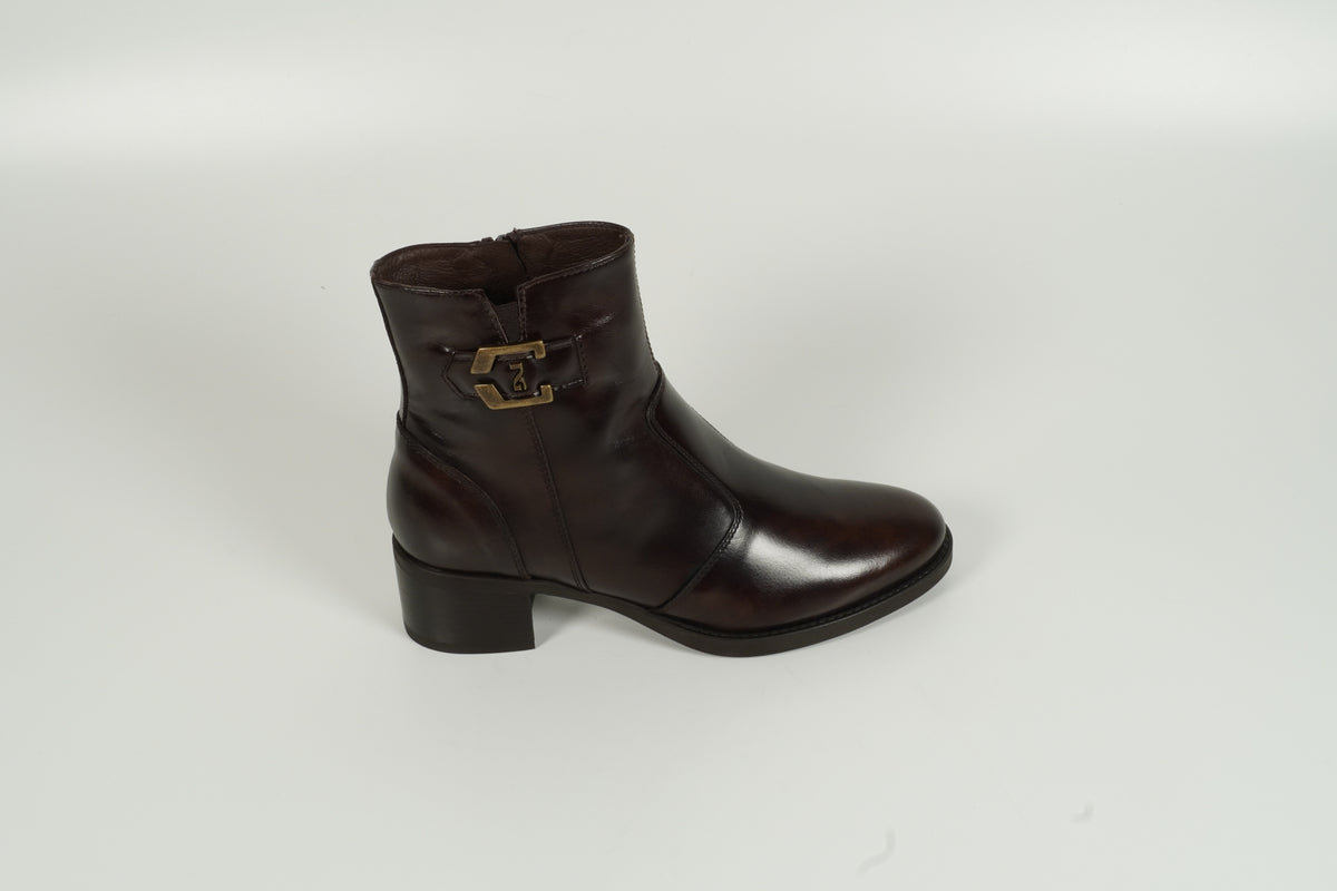 ankle boots brown