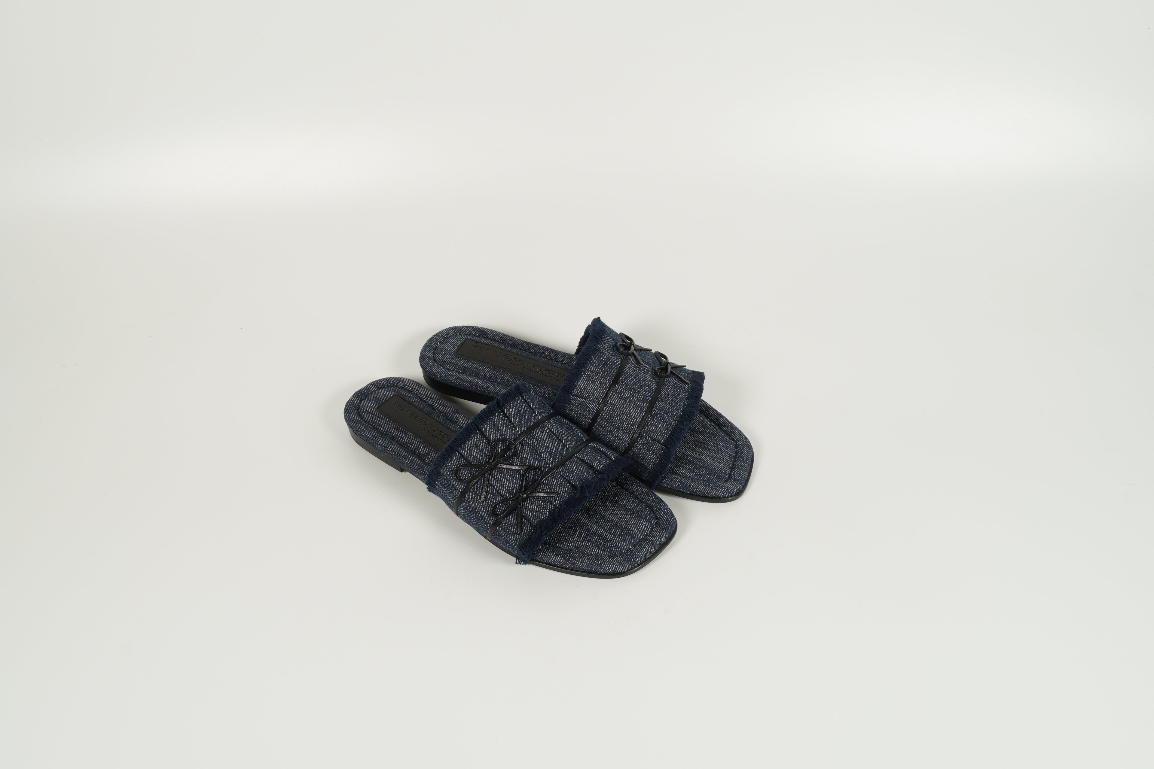 Pantolette Blau