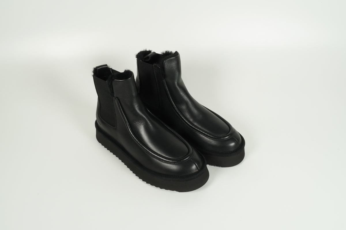 Boot Schwarz