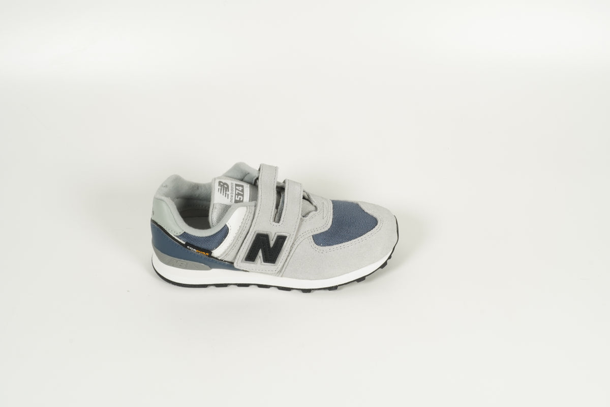 Baskets grises enfant