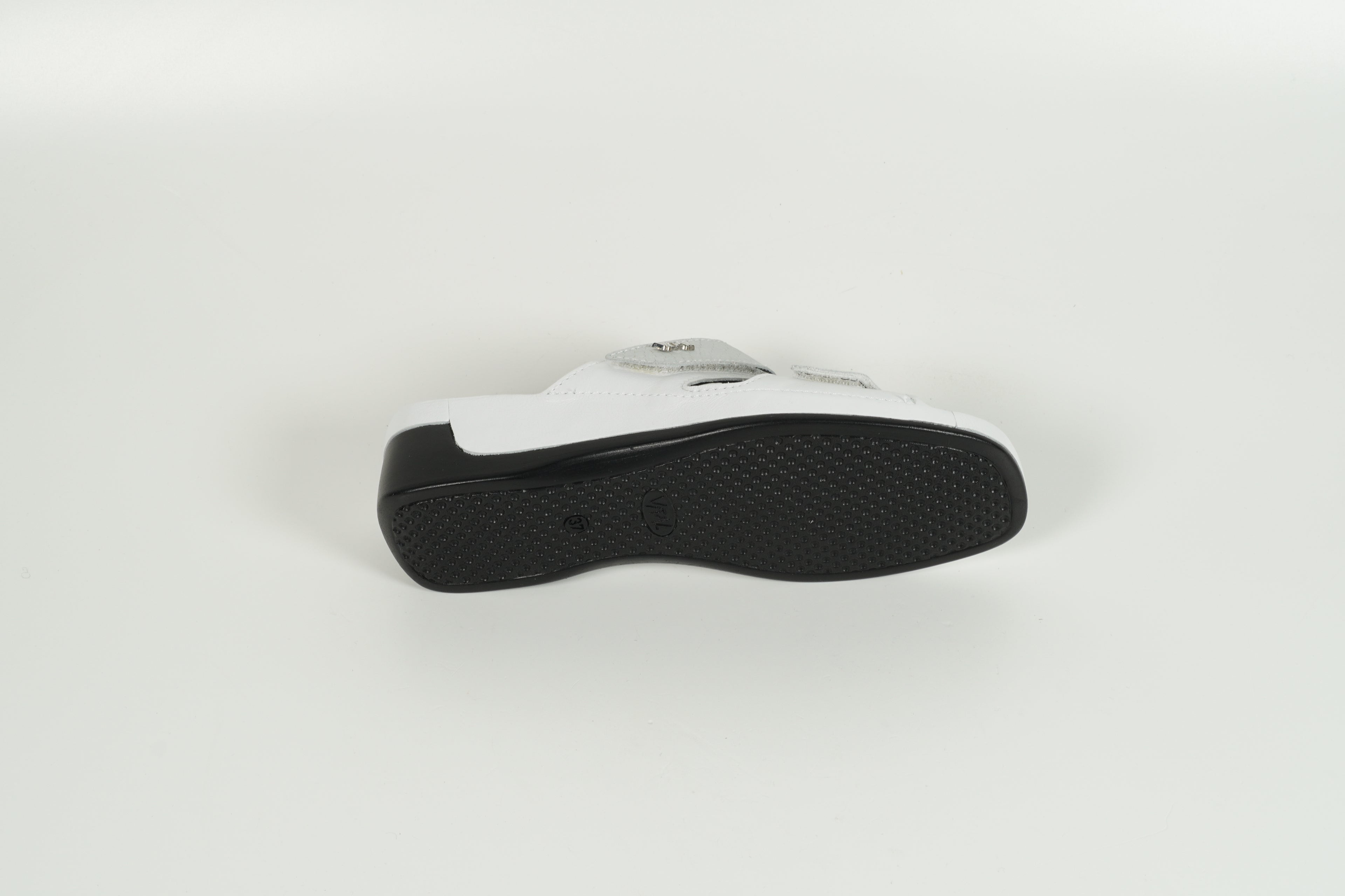 0890-90493-1004 white silver