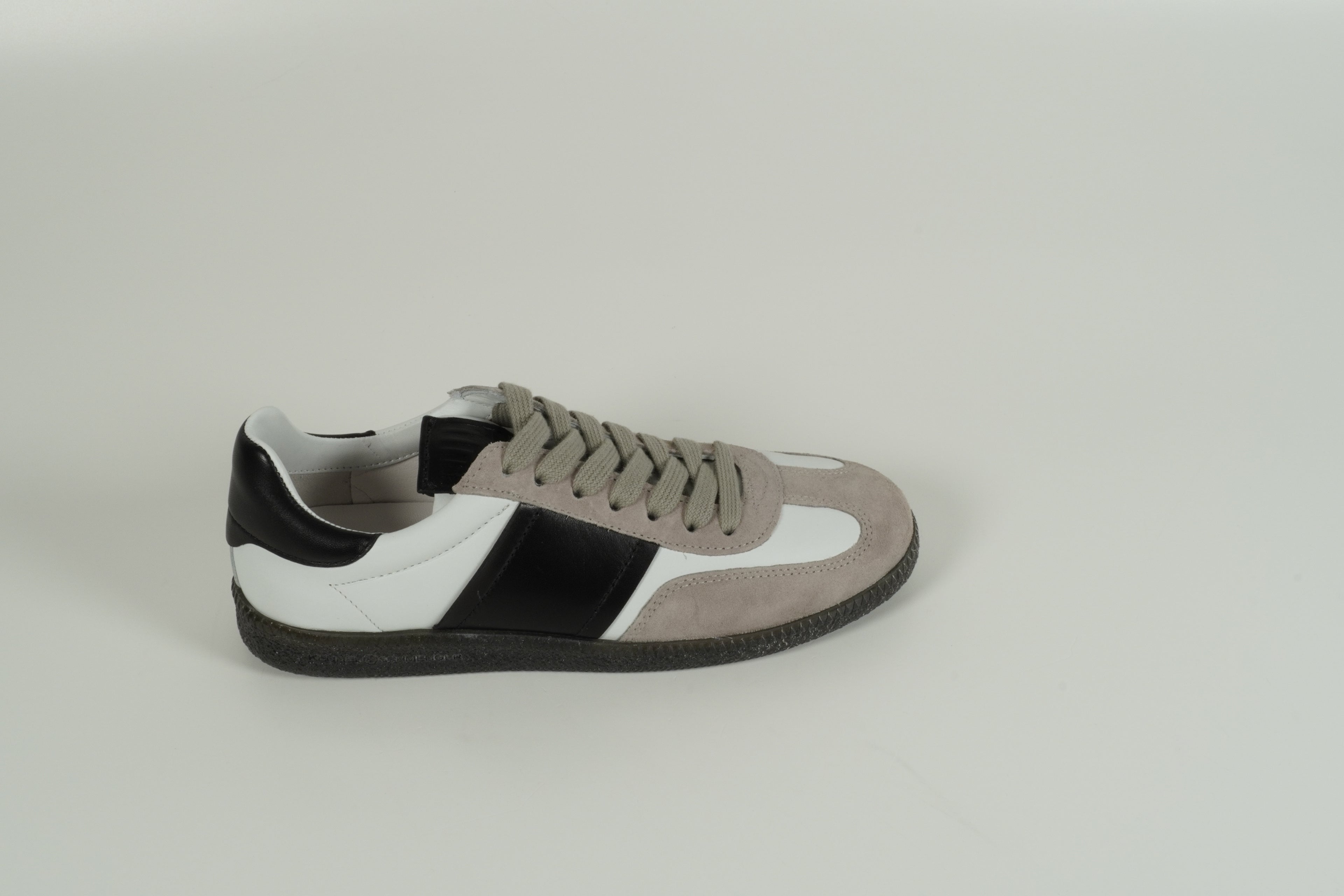 Sneaker Grau