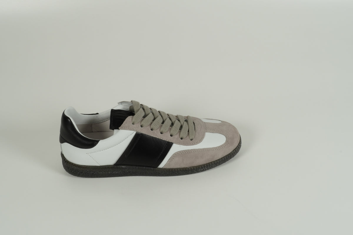 Sneaker Grau