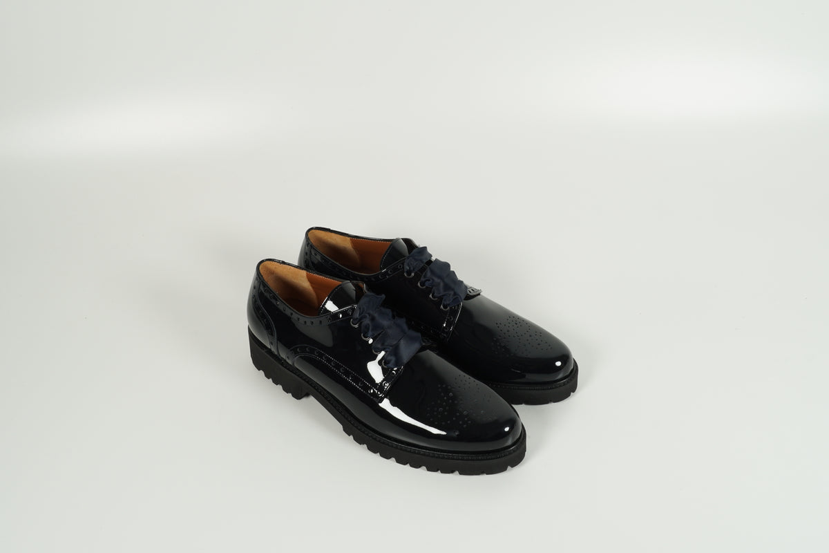 Chaussure à lacets bleue