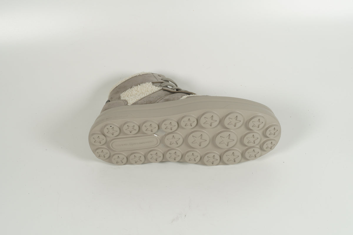 Baskets grises