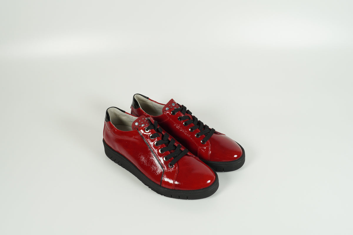 Baskets rouges
