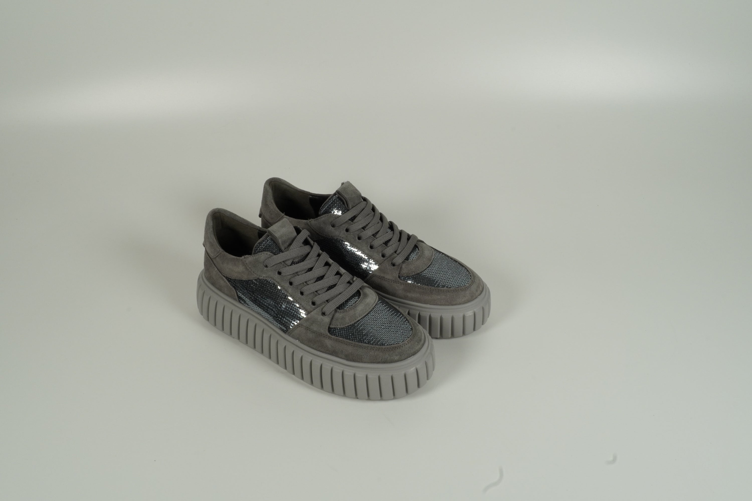 Baskets grises