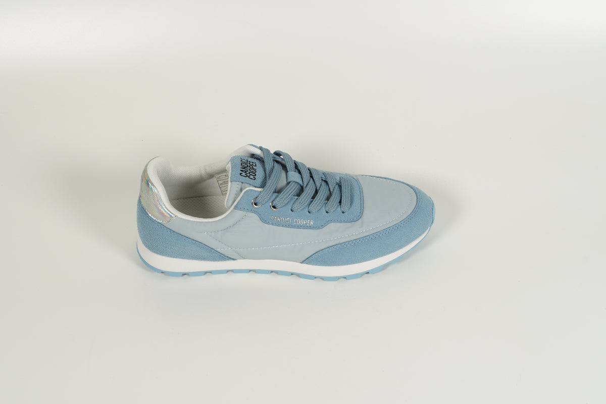 Baskets bleu clair