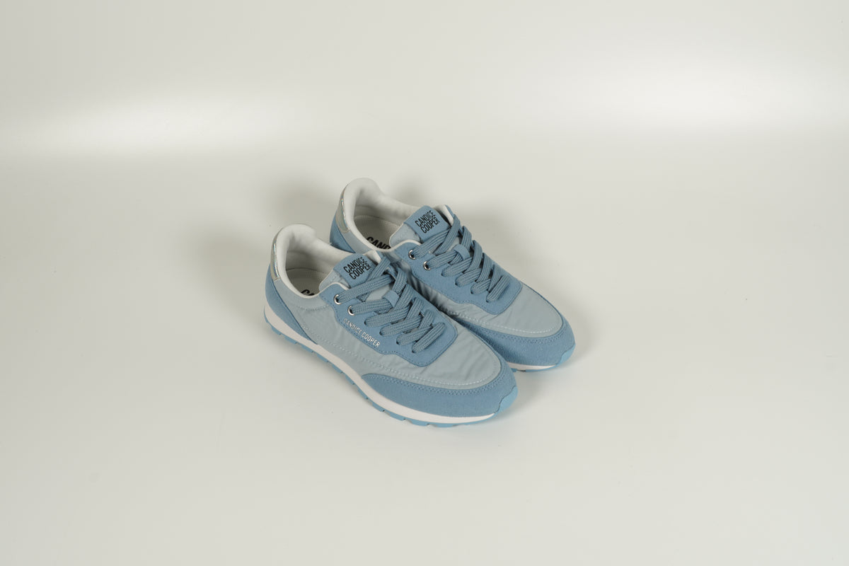 Baskets bleu clair