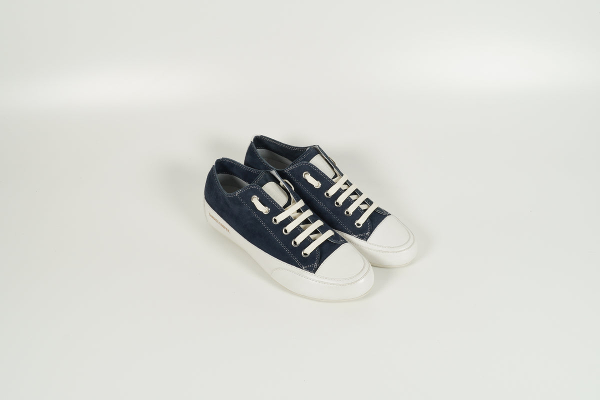 Baskets bleues