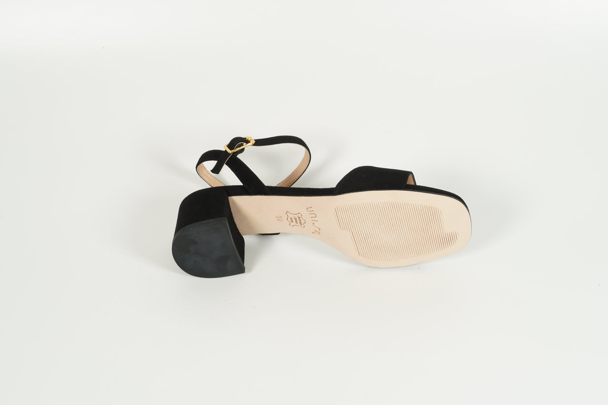 Sandle Schwarz