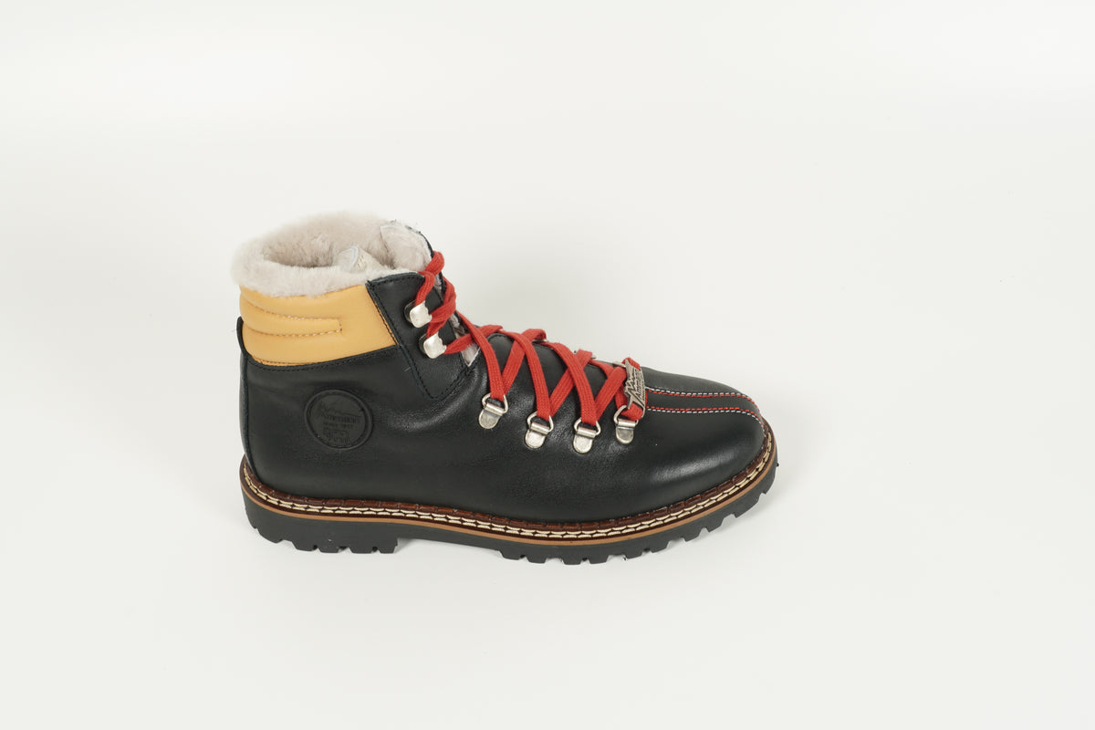 Boot lined black