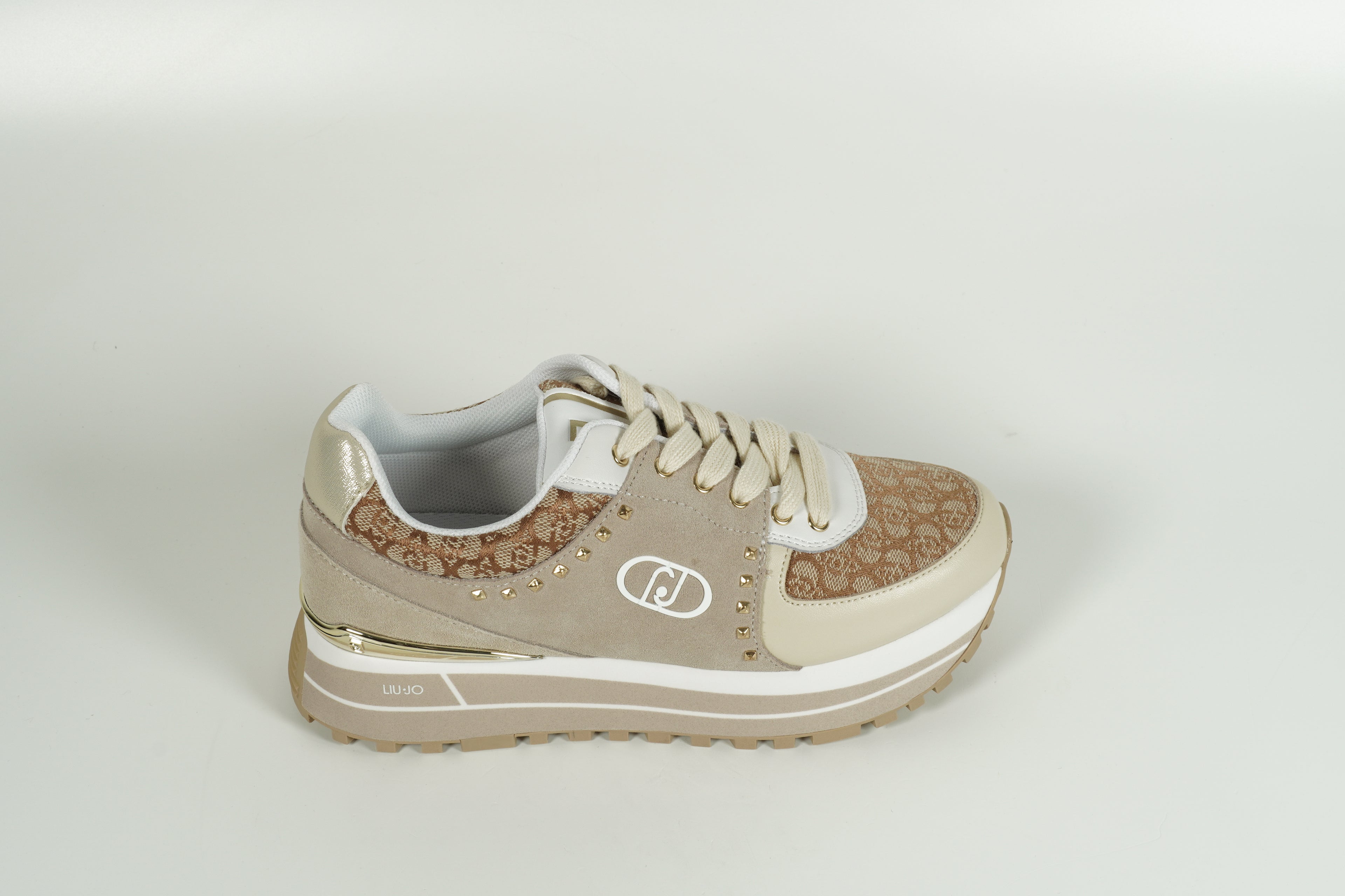Baskets beiges