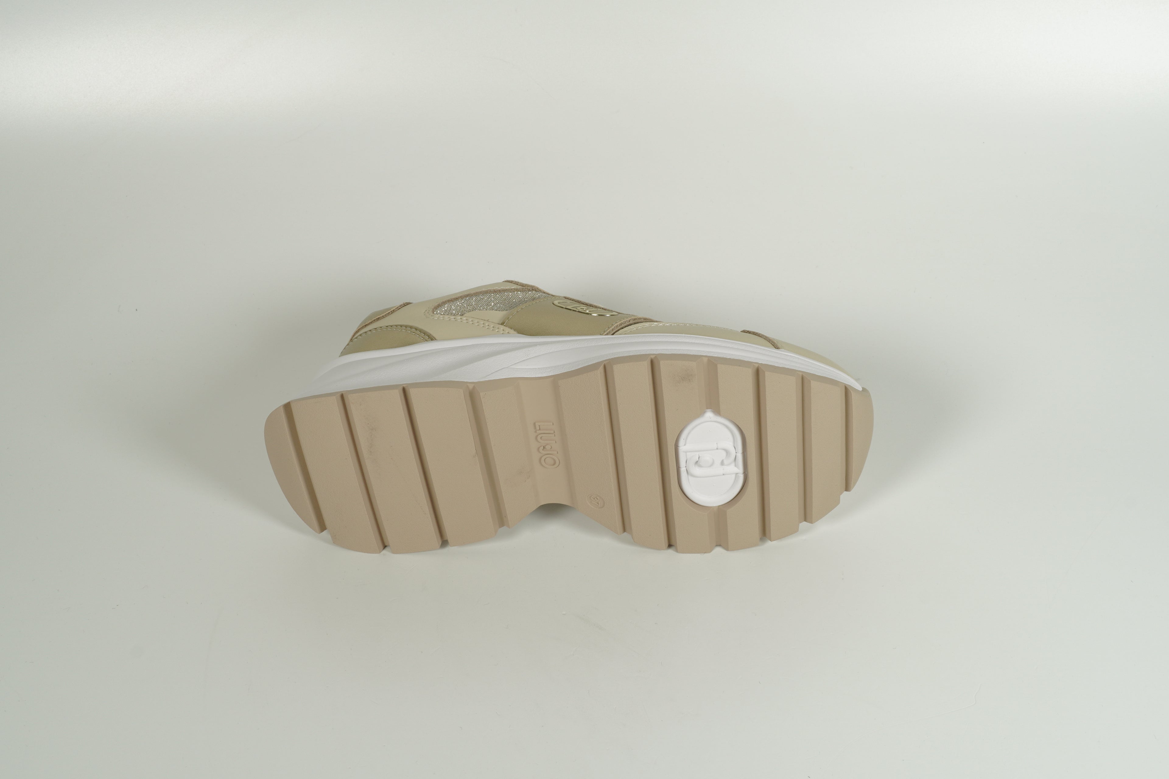 Baskets beiges